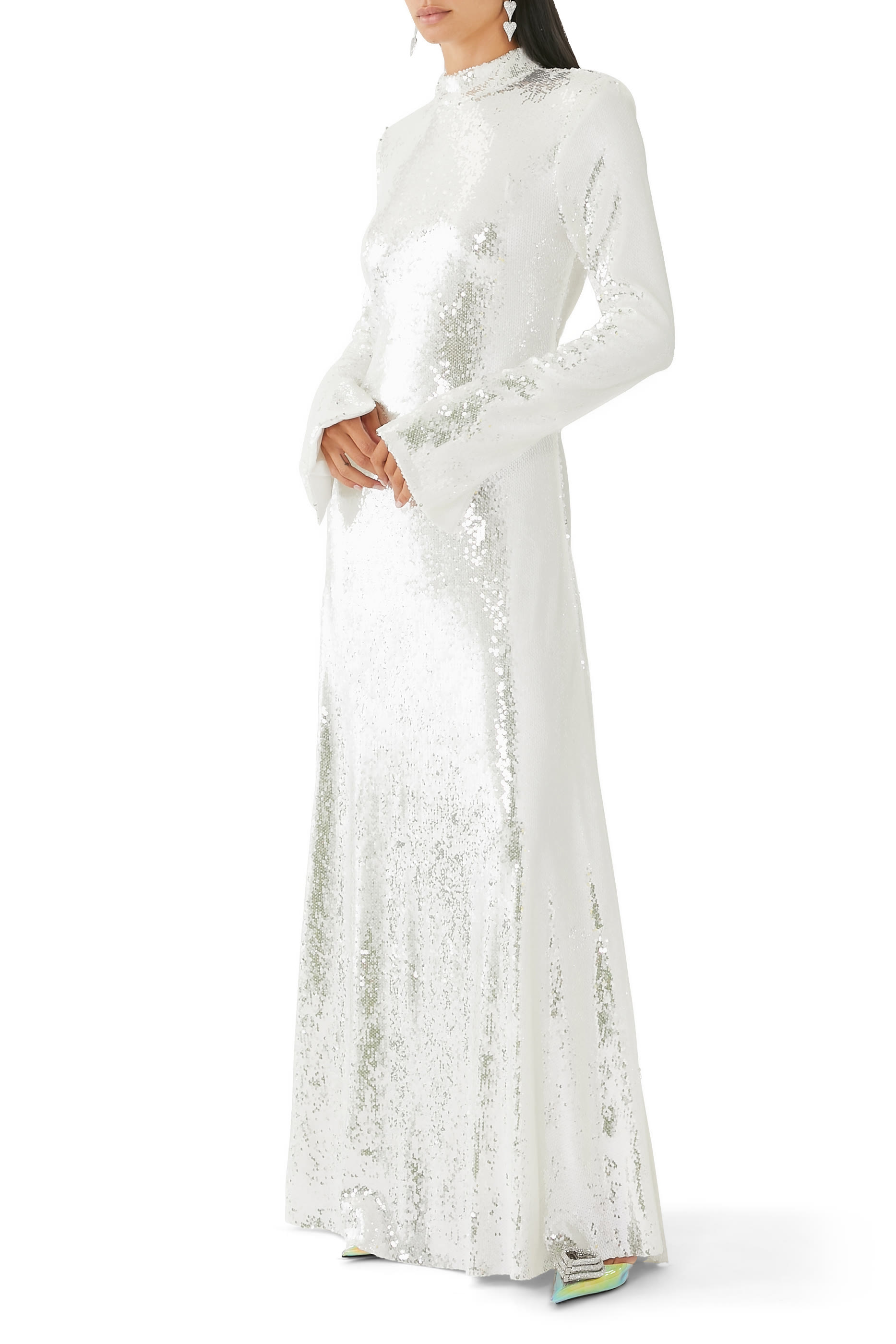 فستان طويل مطرز بترتر