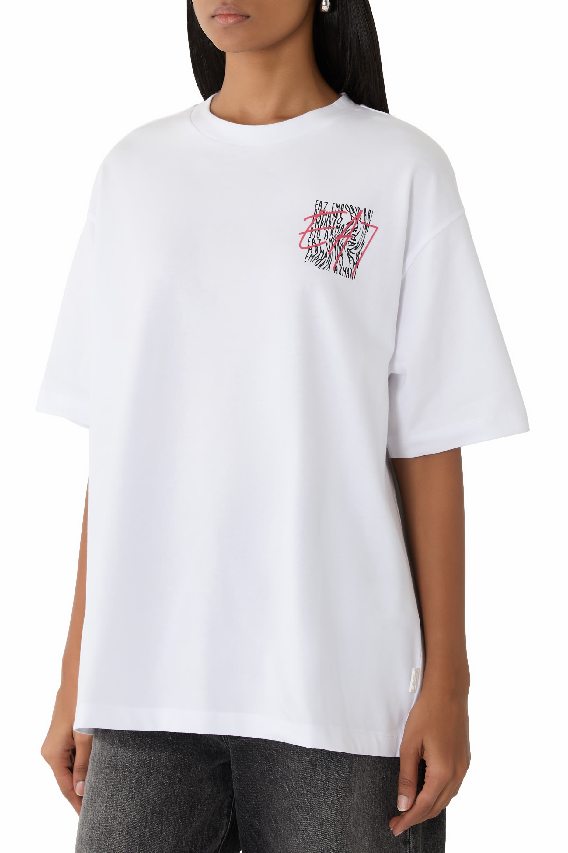 تيشيرت بنقشة شعار الماركة الغرافيكية