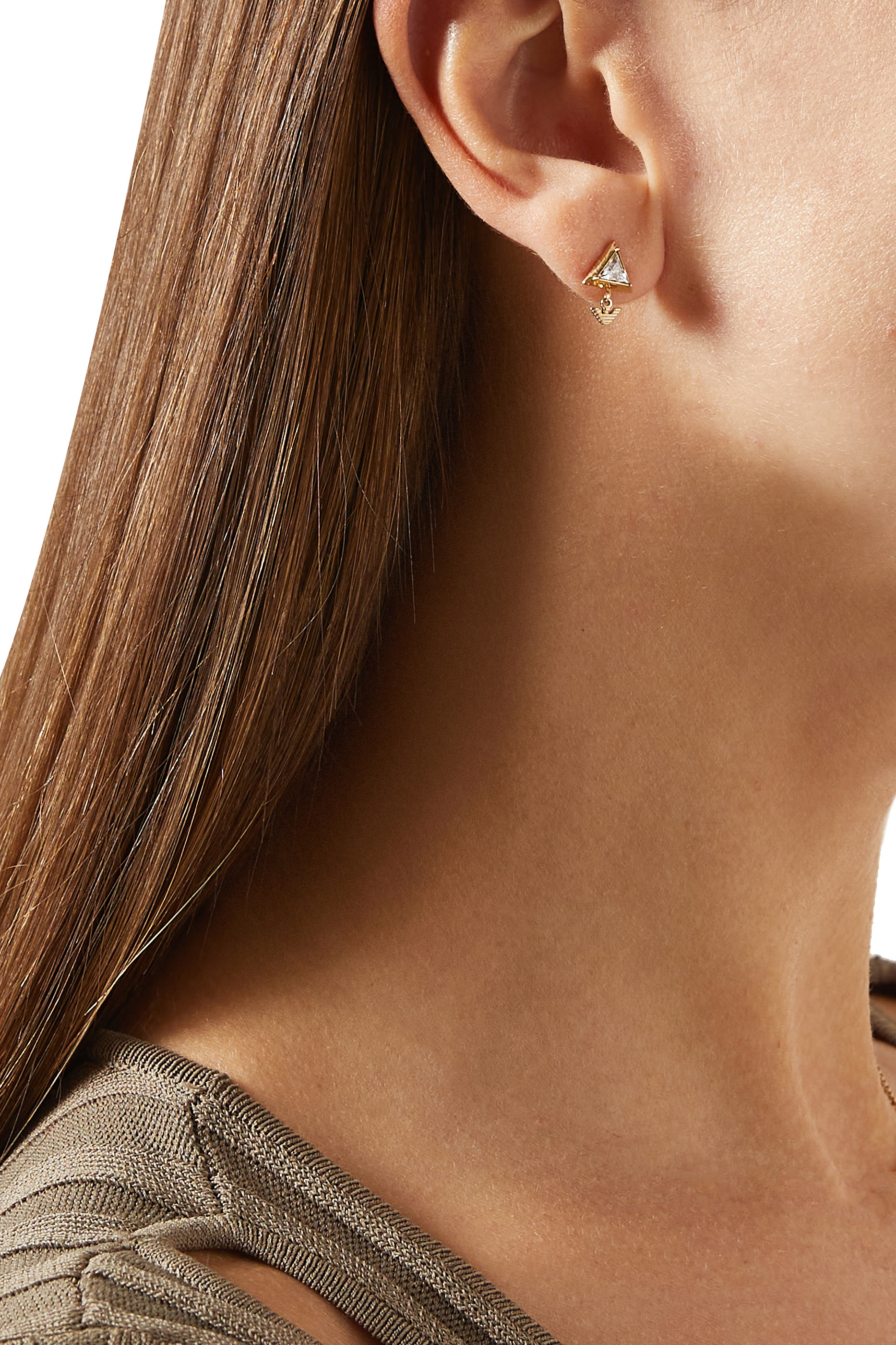 أقراط سنتيمنتال مرصعة بشعار الماركة