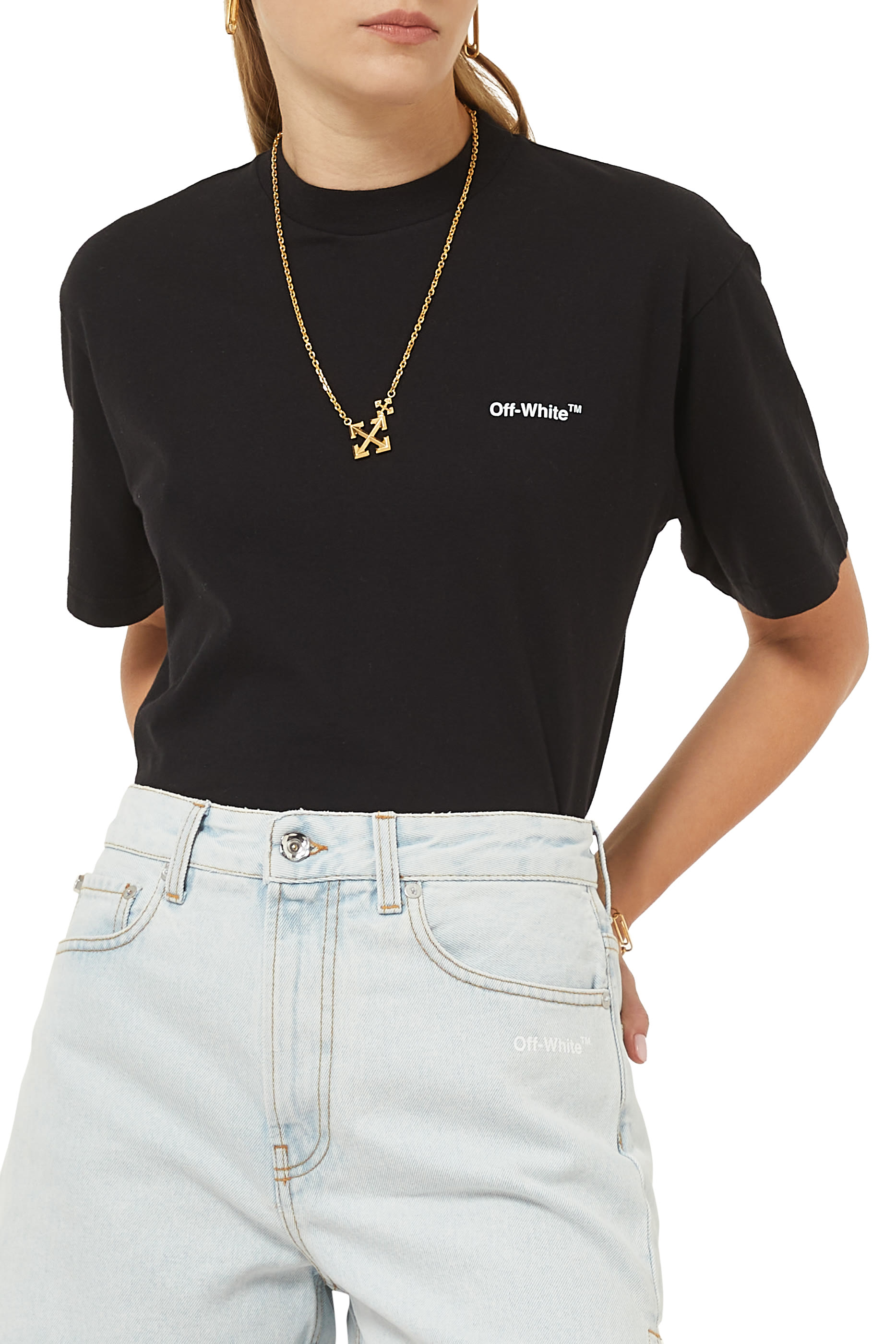 تي شيرت بقصة عادية وخطوط مائلة