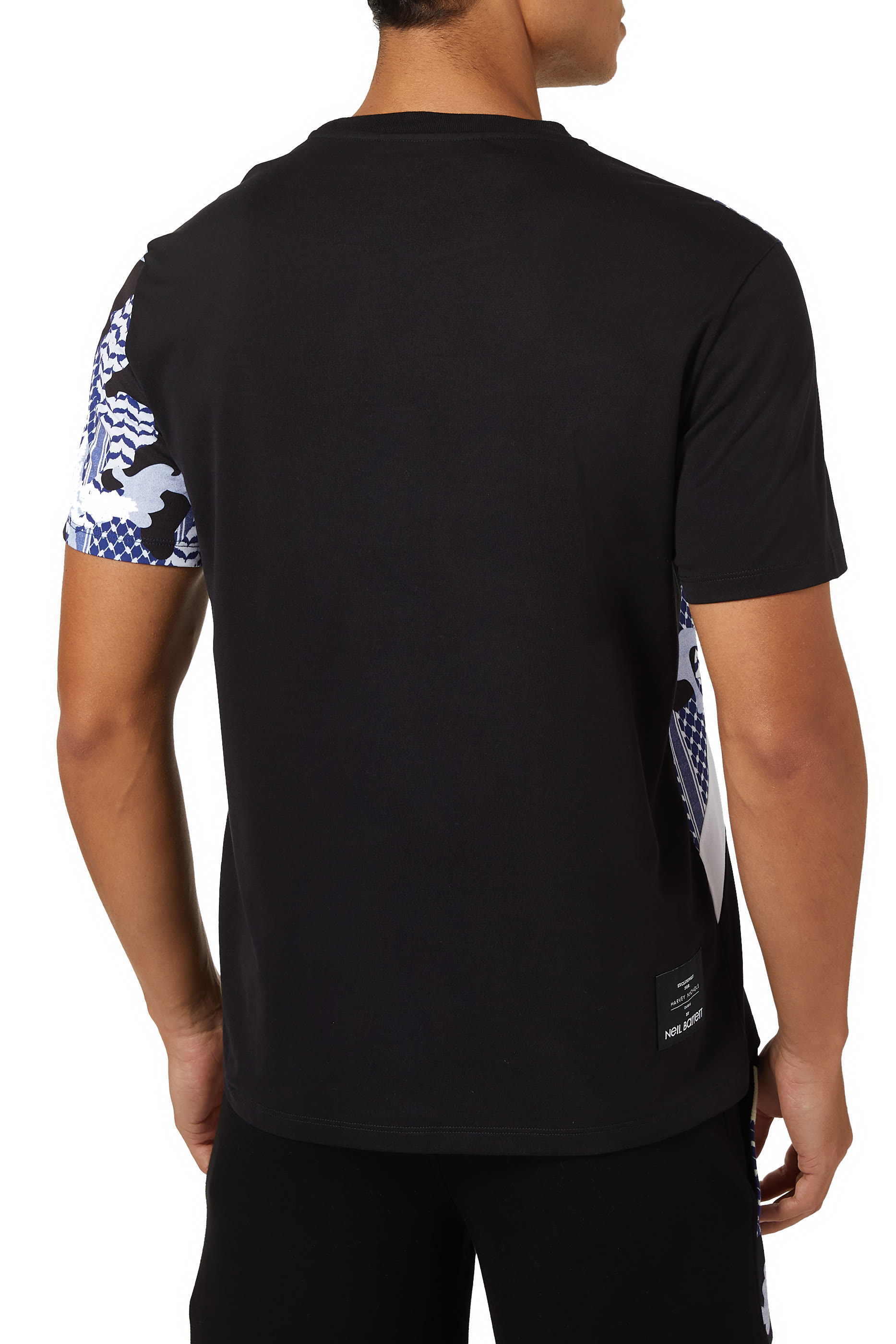 تي شيرت بنقشة مموهة