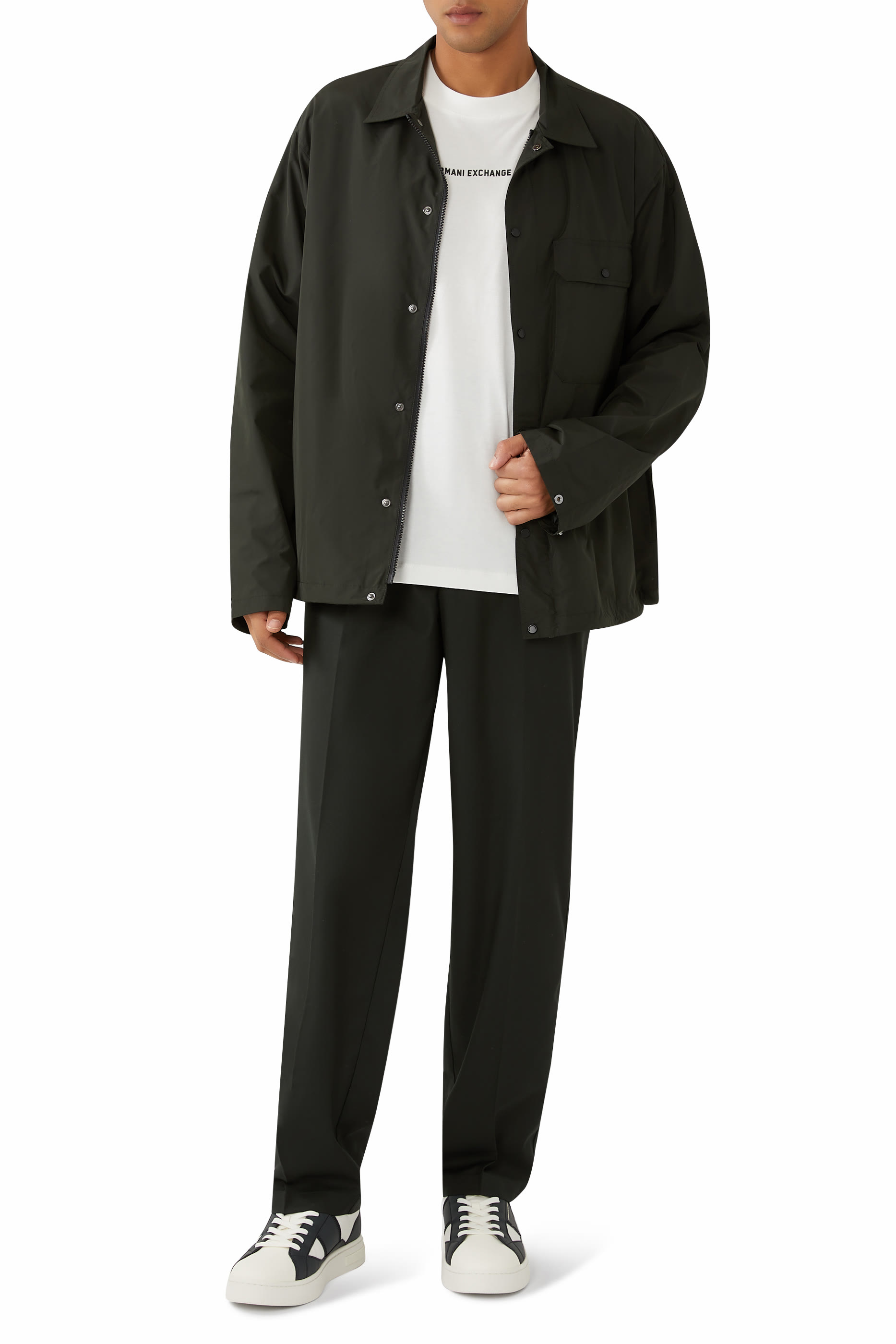 تيشيرت بطبعة شعار الماركة في الخلف والأمام