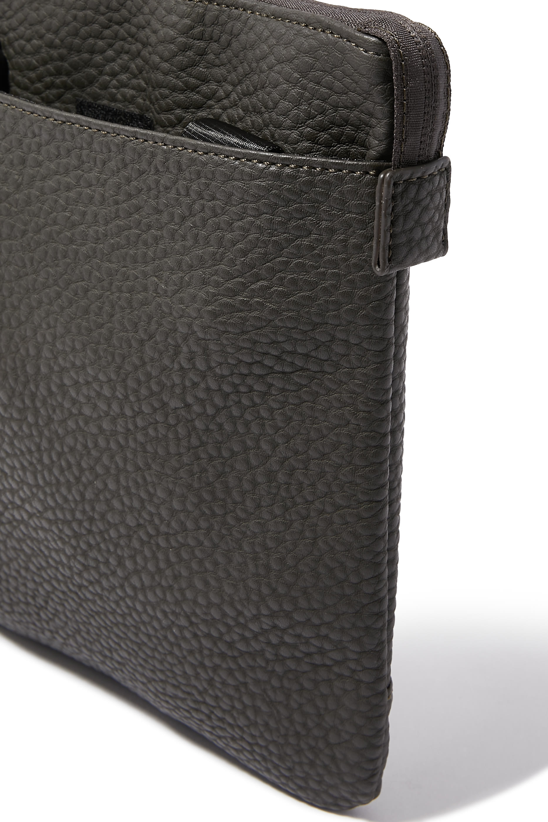 حقيبة كروس كابري بشعار الماركة