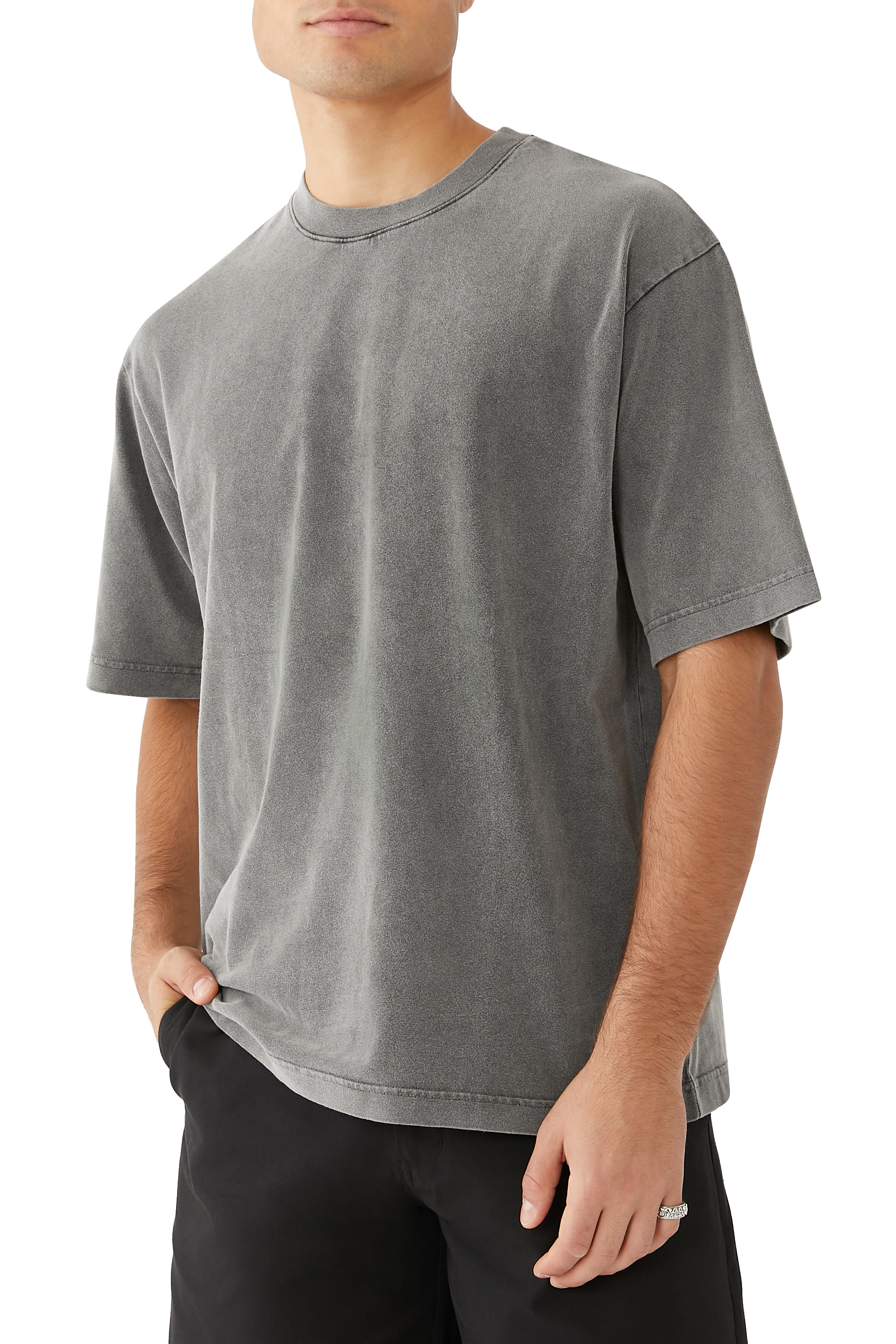 تيشيرت بياقة ضيقة قطن