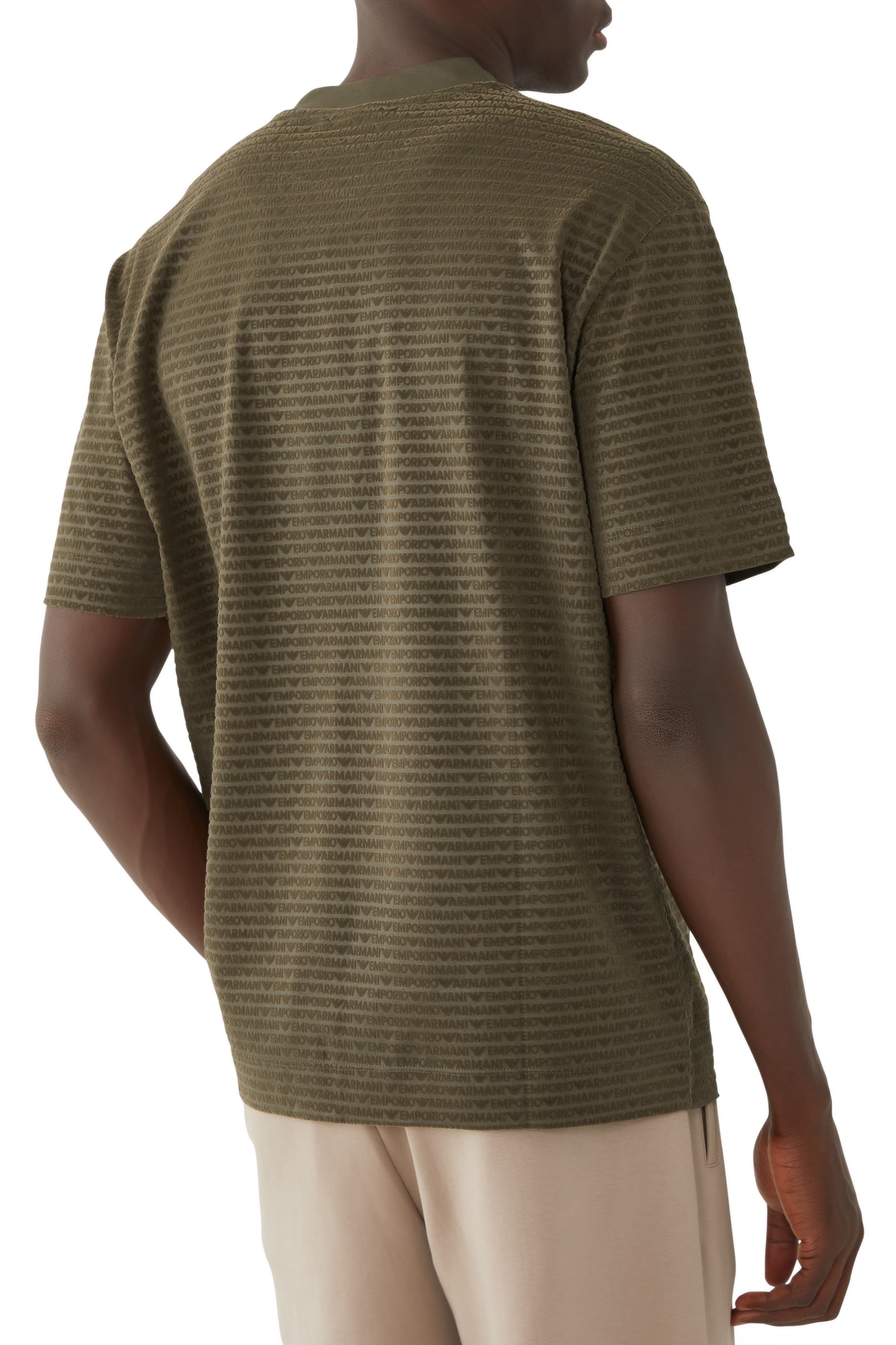 تيشيرت بشعار الماركة بالكامل