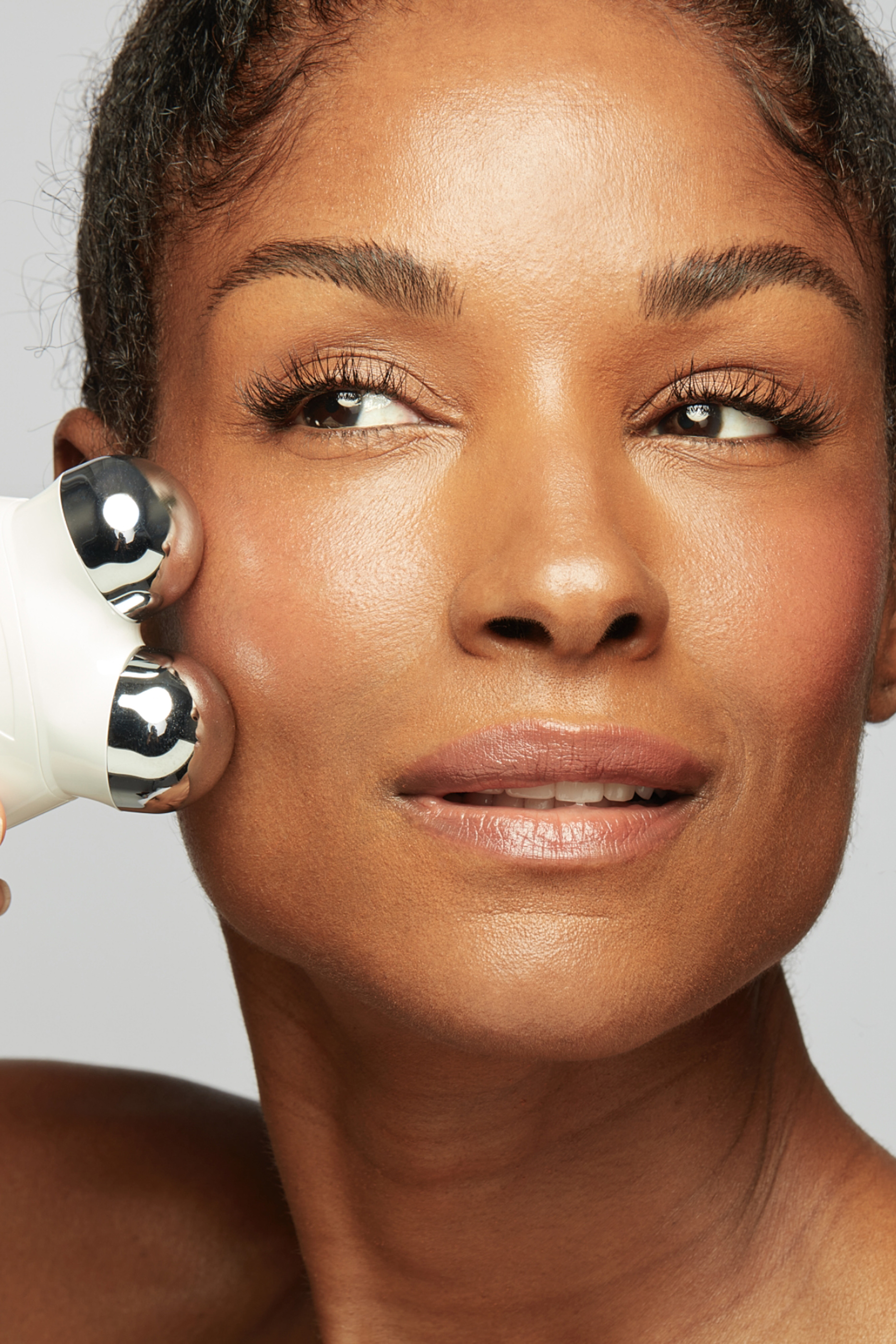 مجموعة جهاز نوفيس ترينيتي برو للوجه وجل أكوا مرطب