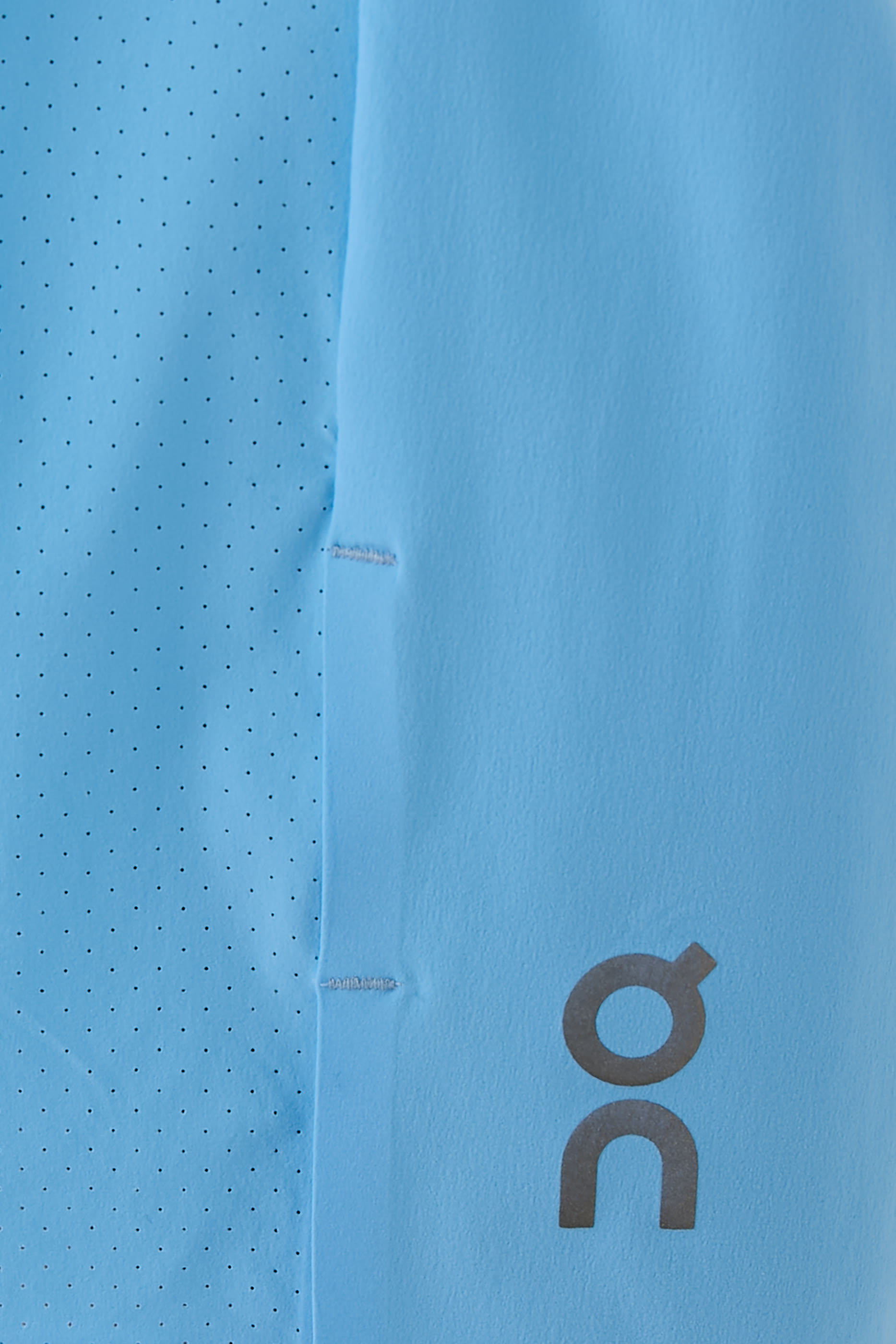 شورت رياضي بشعار الماركة