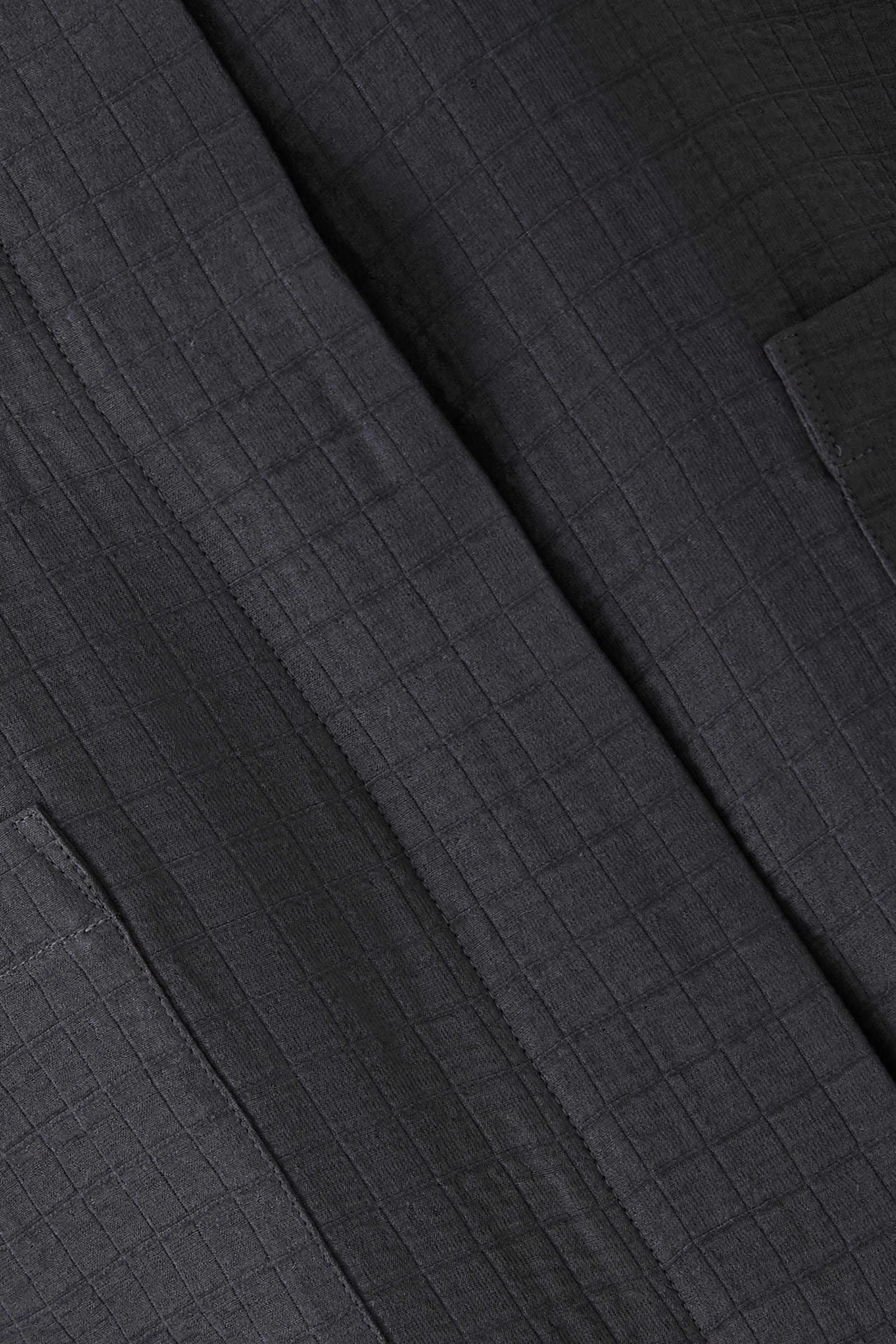 جاكيت بياقة عالية وطية حرير وكتان