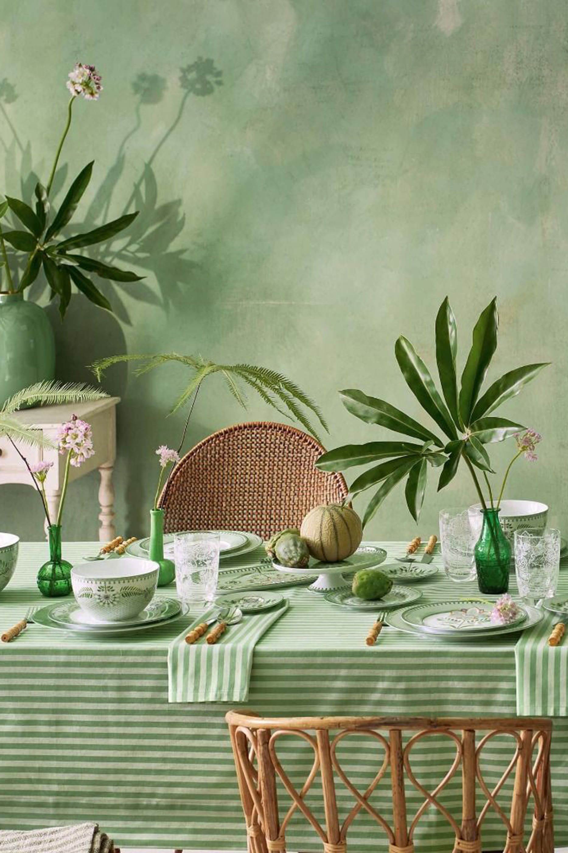 طبق إفطار بنقشة ليلي اند لوتس