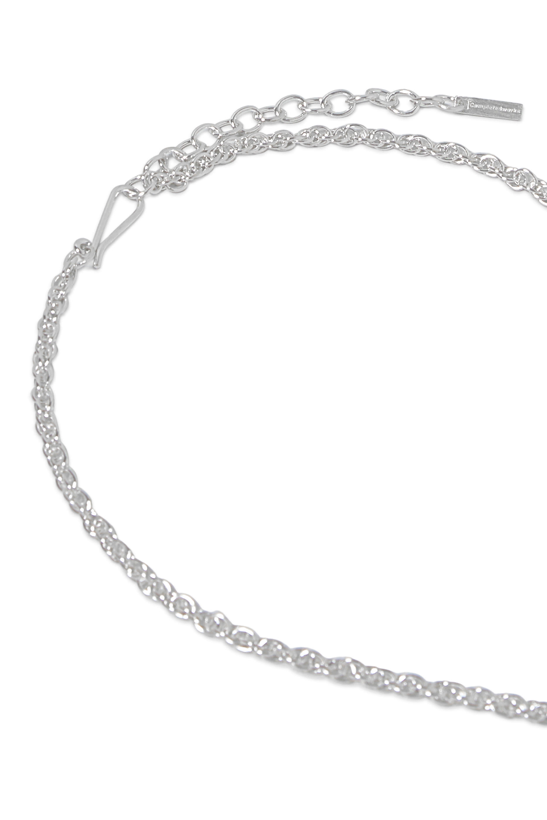 قلادة ذا باست ويذين ذا بريزنت، فضة إسترلينية معاد تدويرها