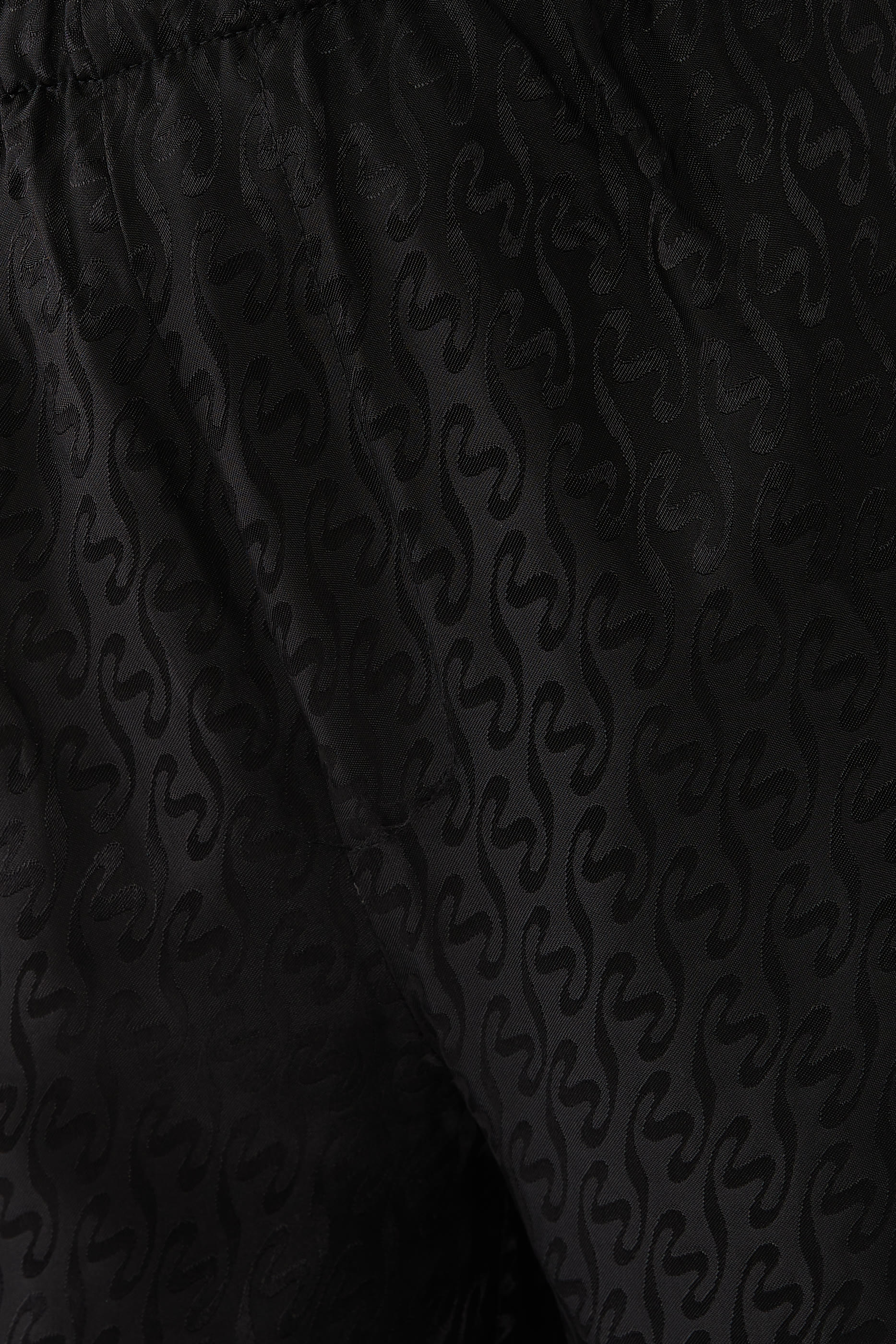 بنطال لوكا بشعار الماركة