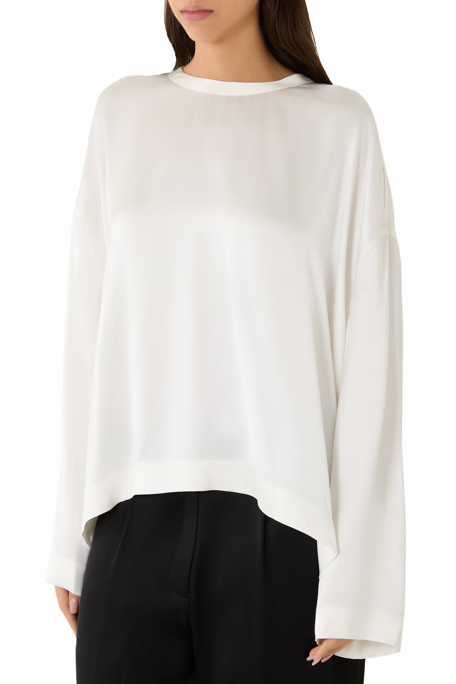 بلوزة بقصة مربعة ستان