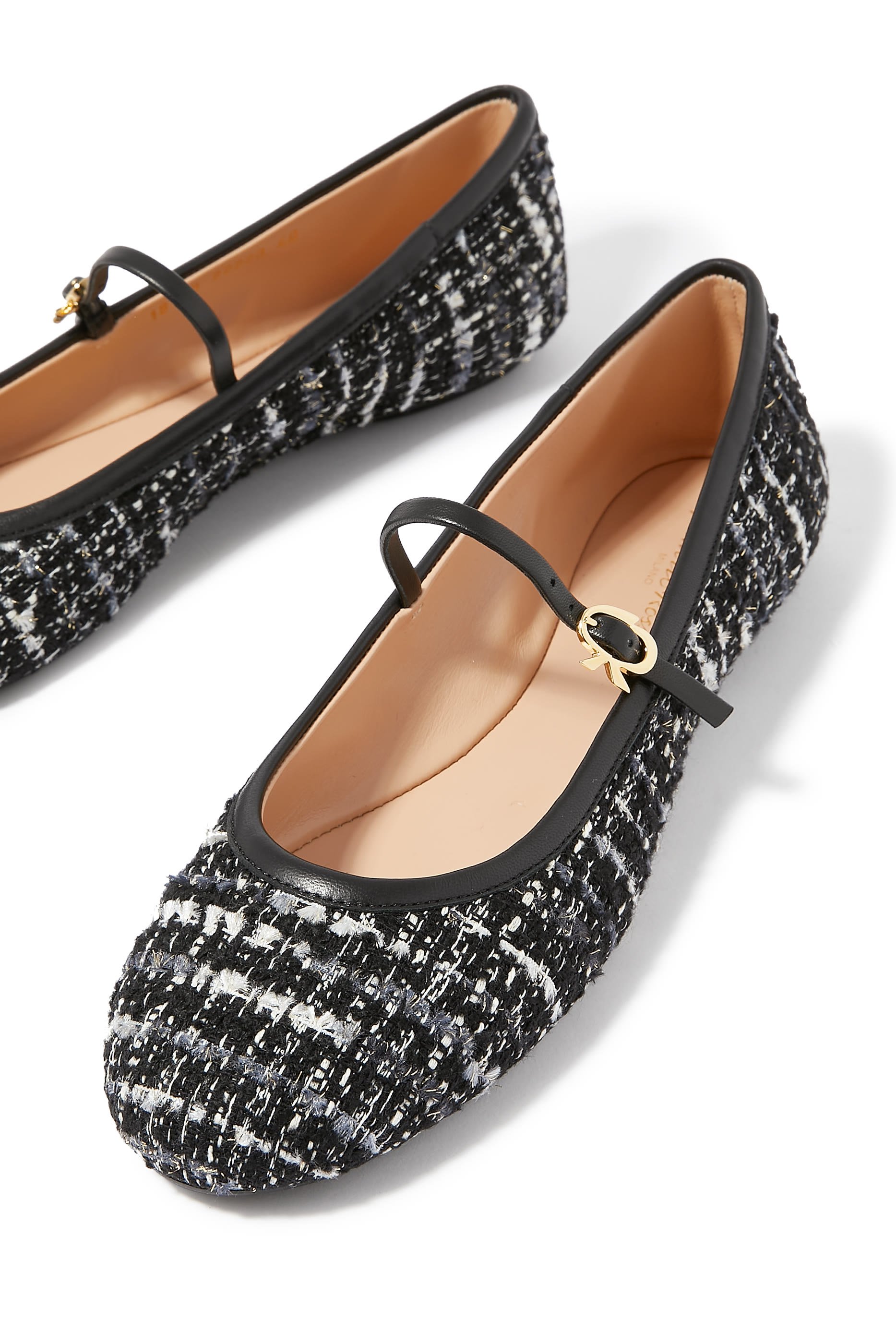 حذاء بالرينا كارلا بسير مزين بمشبك بتصميم ربطة