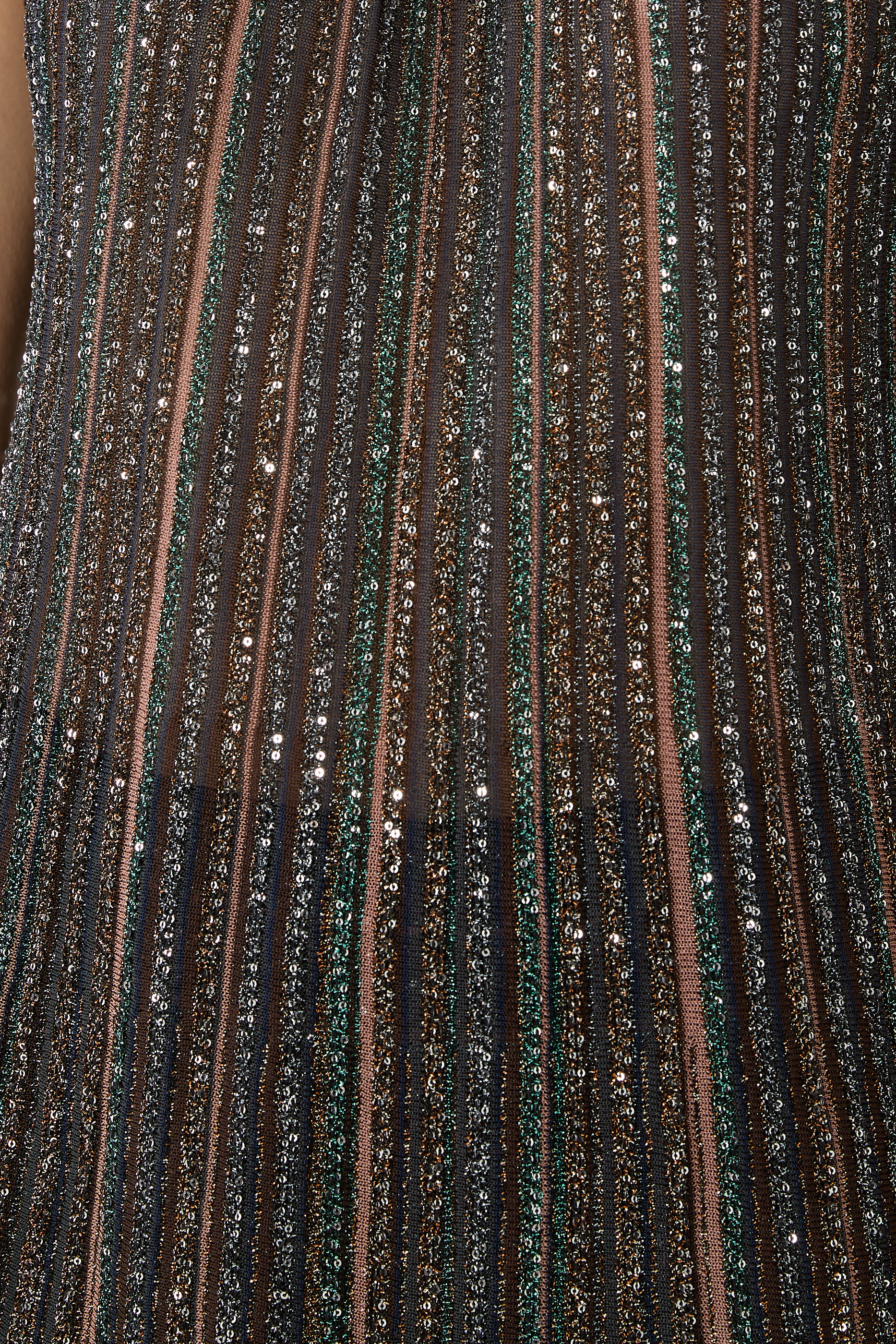 بلوزة مضلعة بلا أكمام بياقة بوشاح