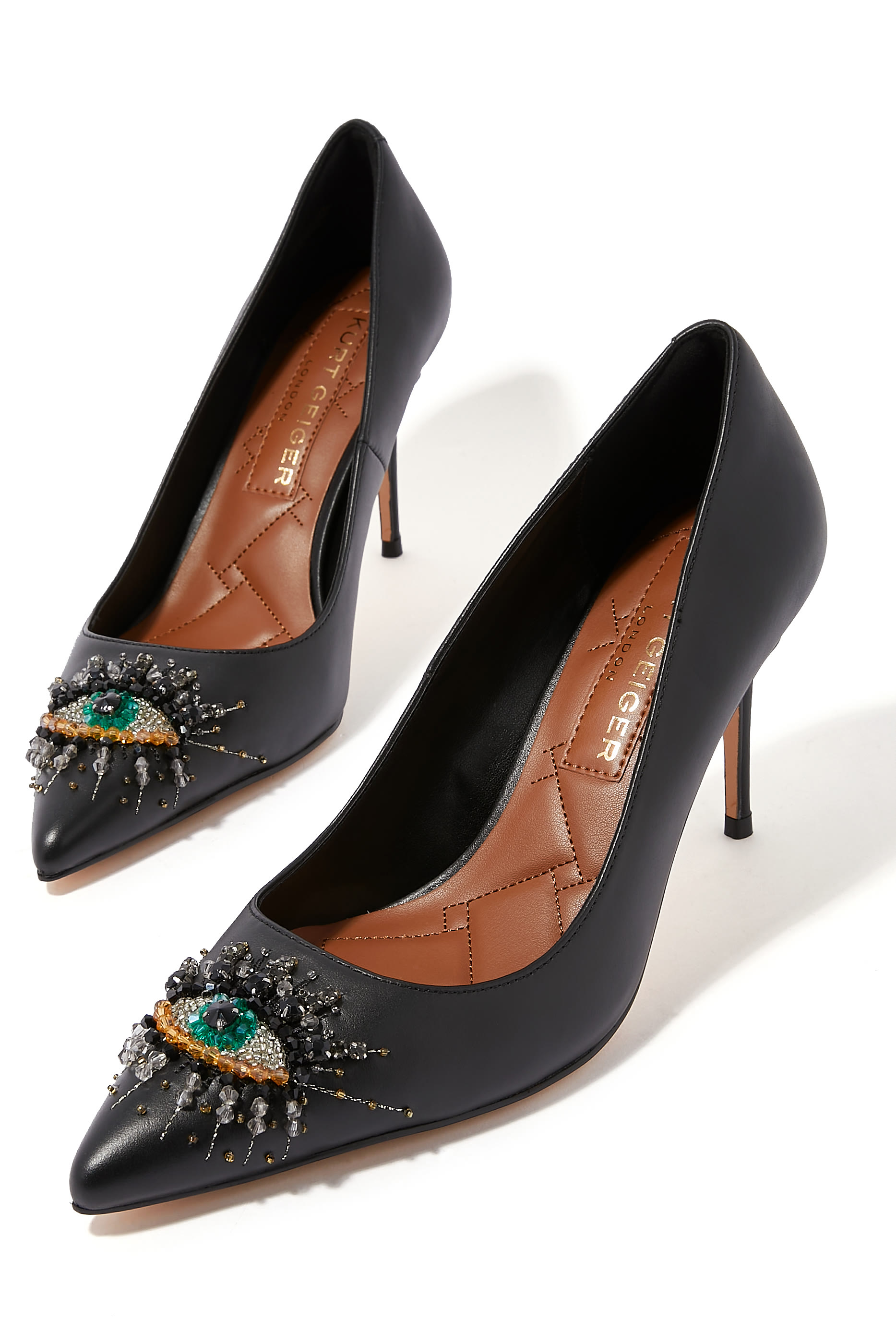 حذاء كلاسيك بلغرافيا 85 بنقشة عين حسود