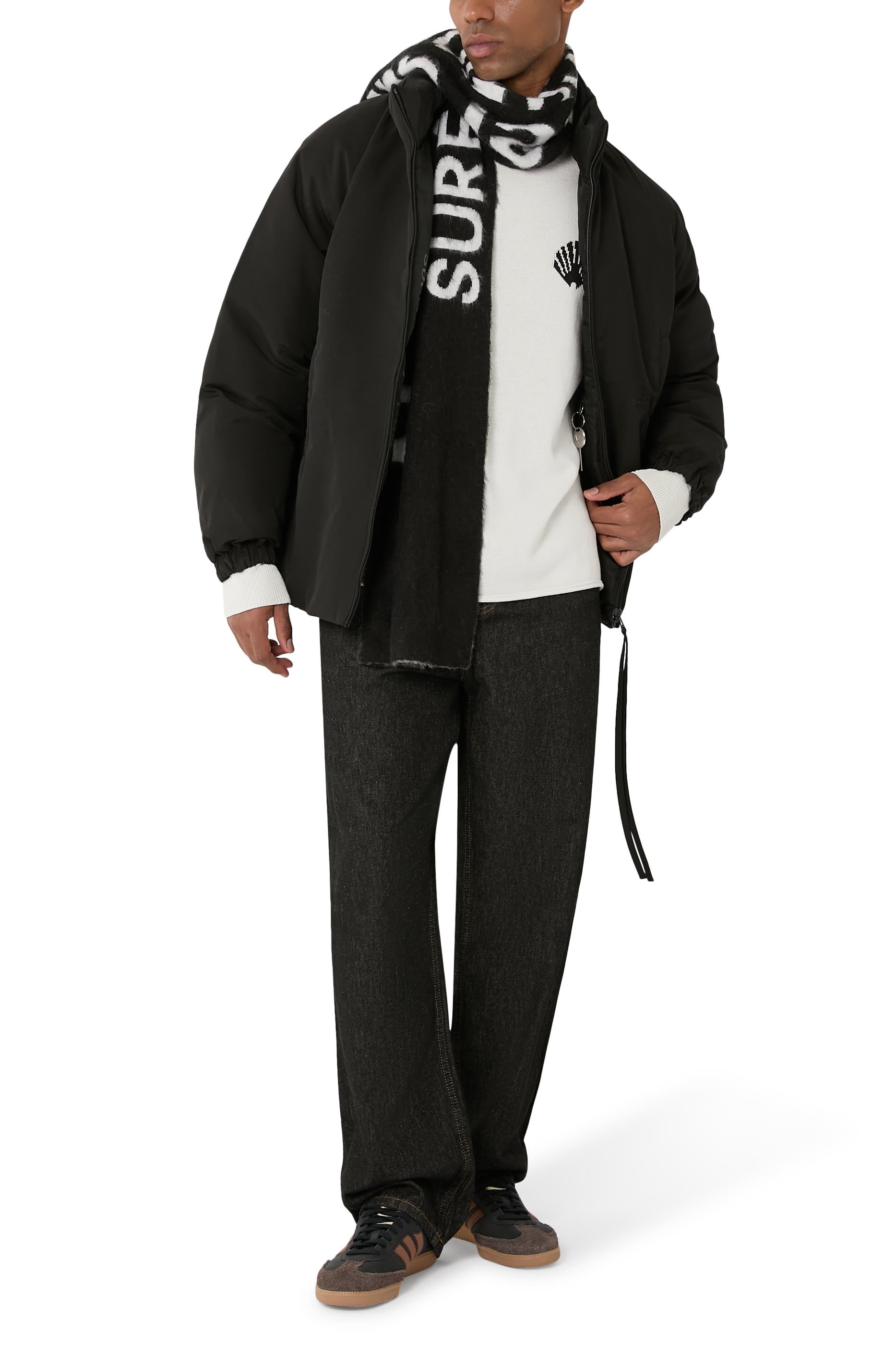 جاكيت بوجهين وتفاصيل عاكسة