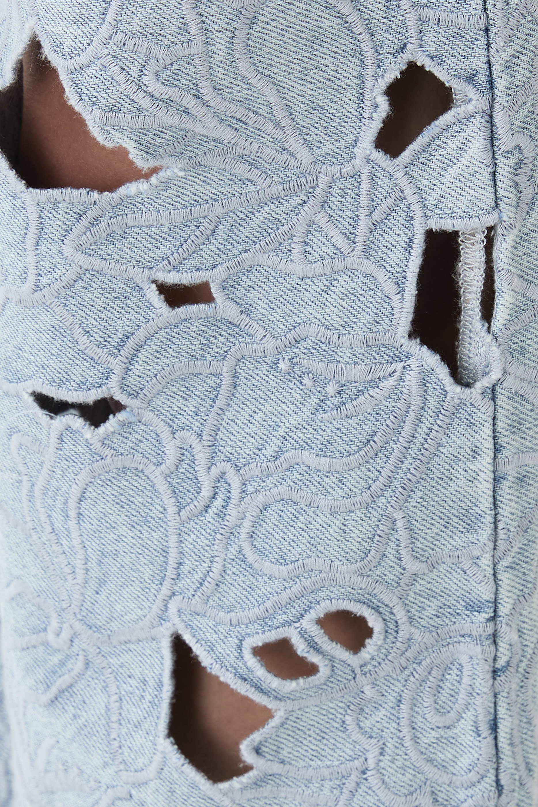 بنطال جينز شيك مقطوع بليزر