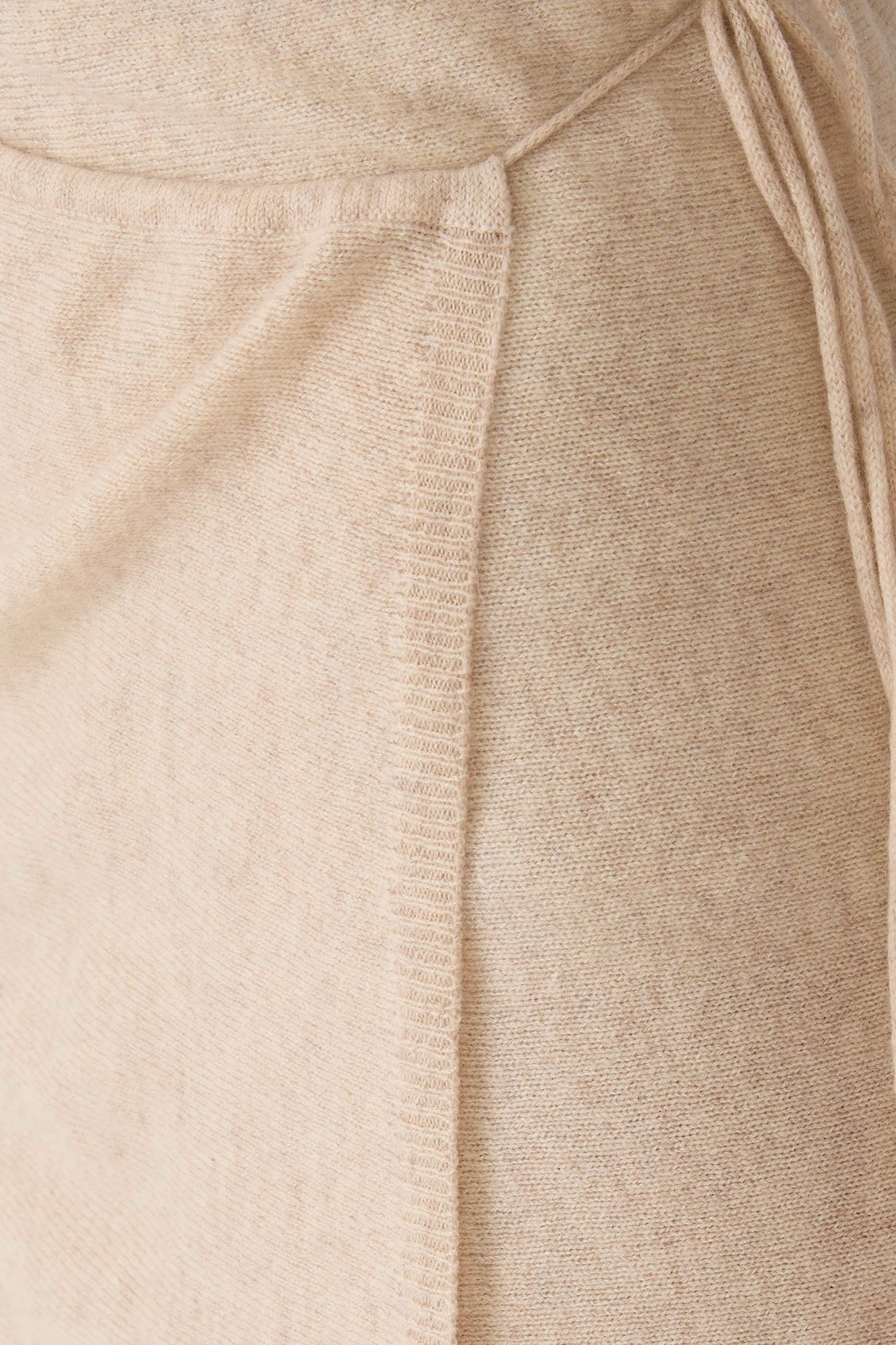 تنورة ريفييرا بتصميم ملفوف