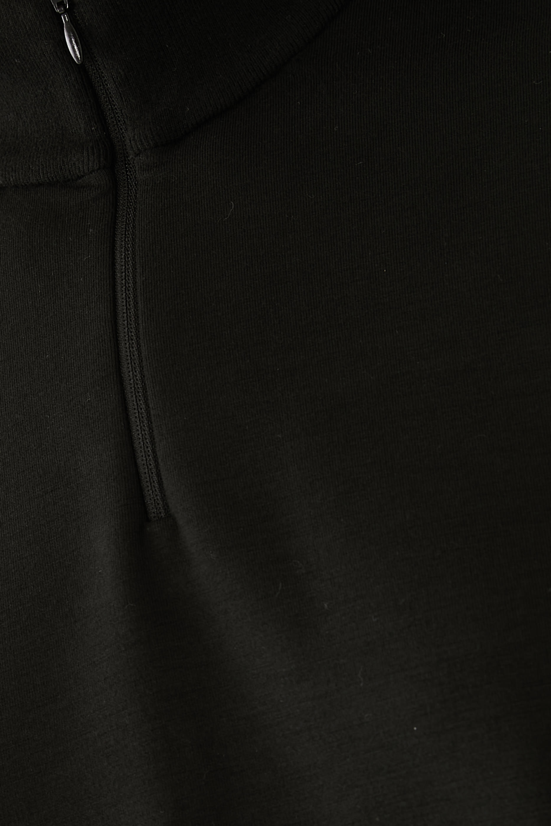 بلوزة قصيرة بتصميم سترة بنصف سحاب