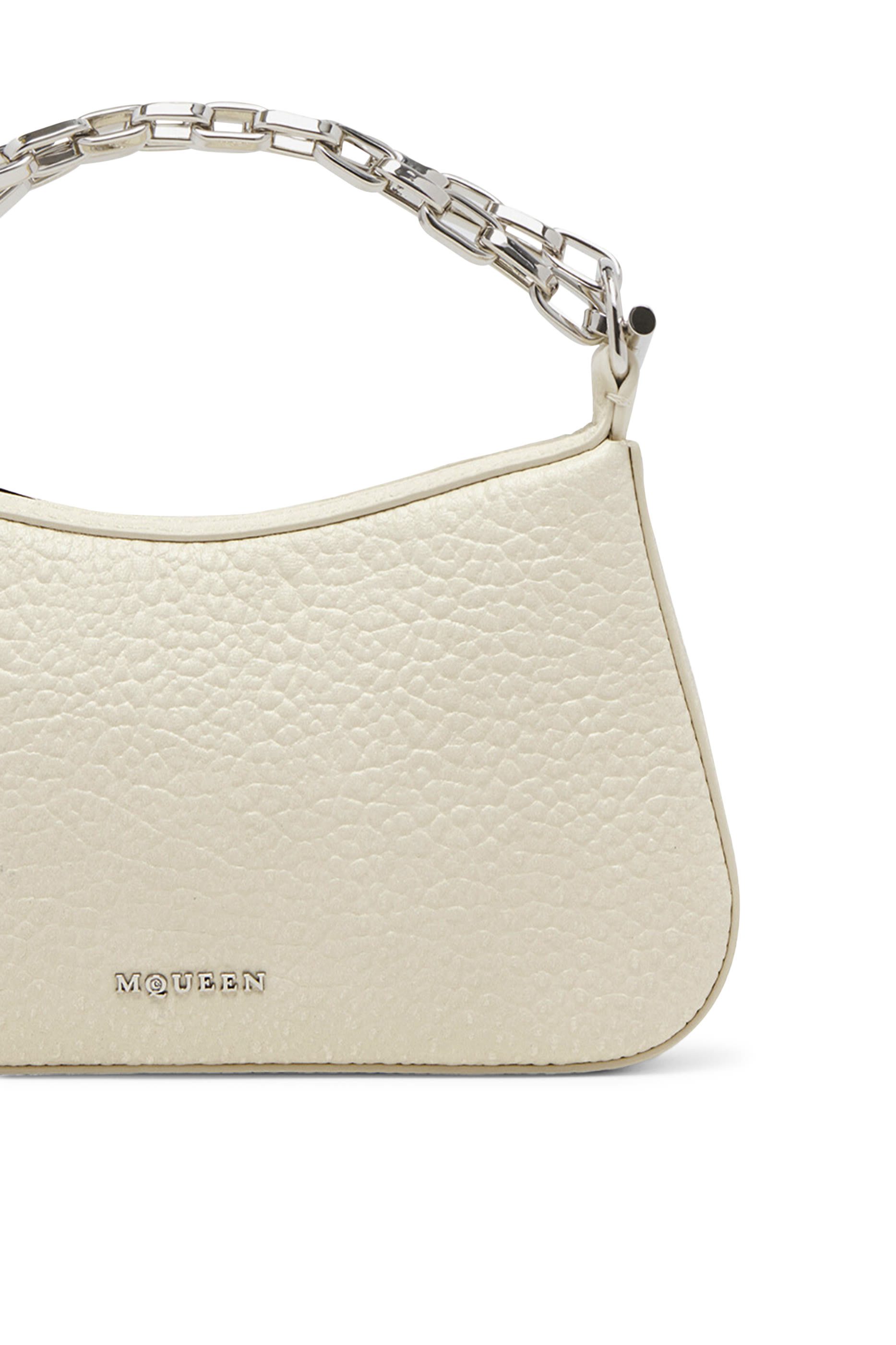 حقيبة صغيرة بحلية على شكل حرف تي