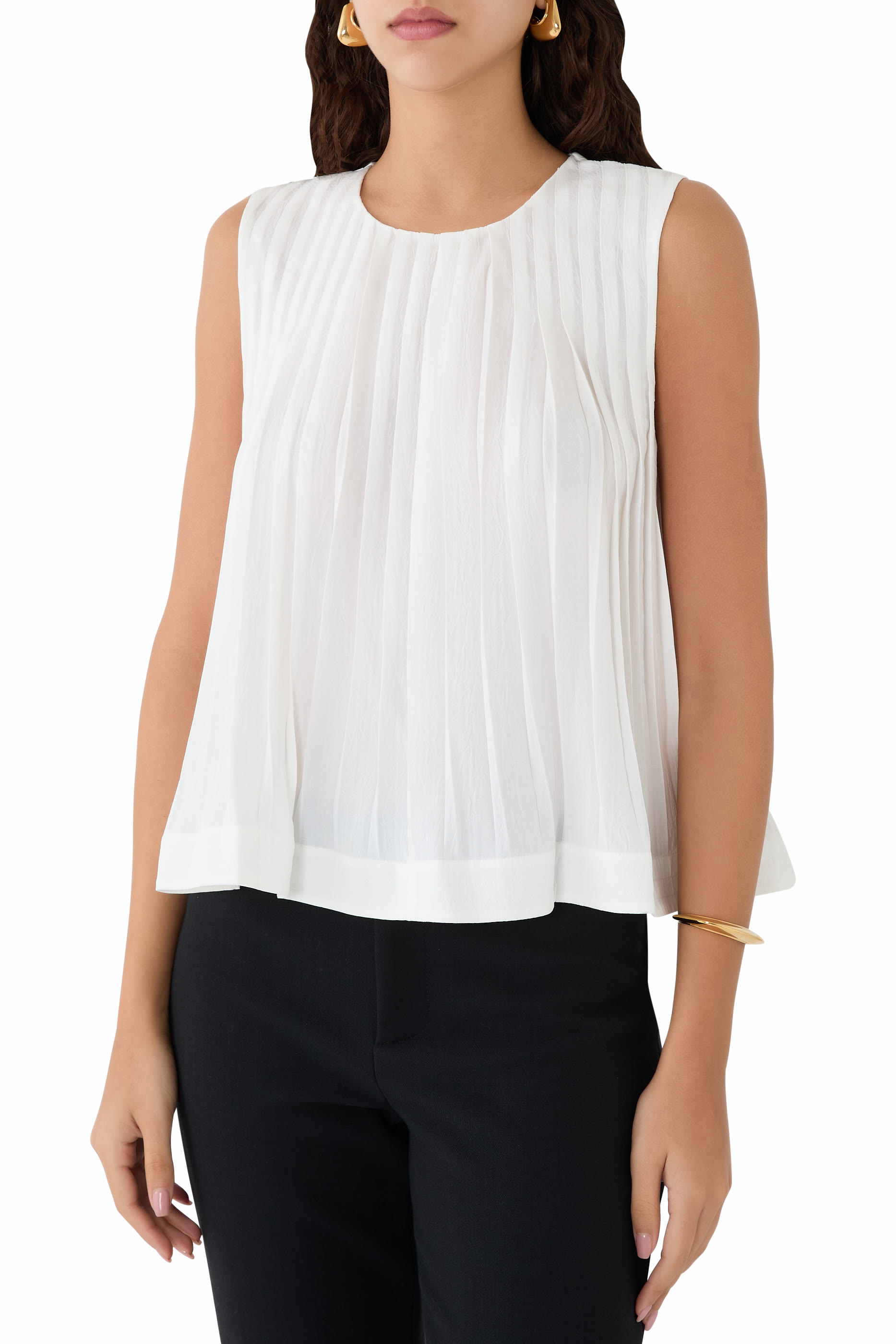 بلوزة بقصة واسعة نحو الأسفل بطيات