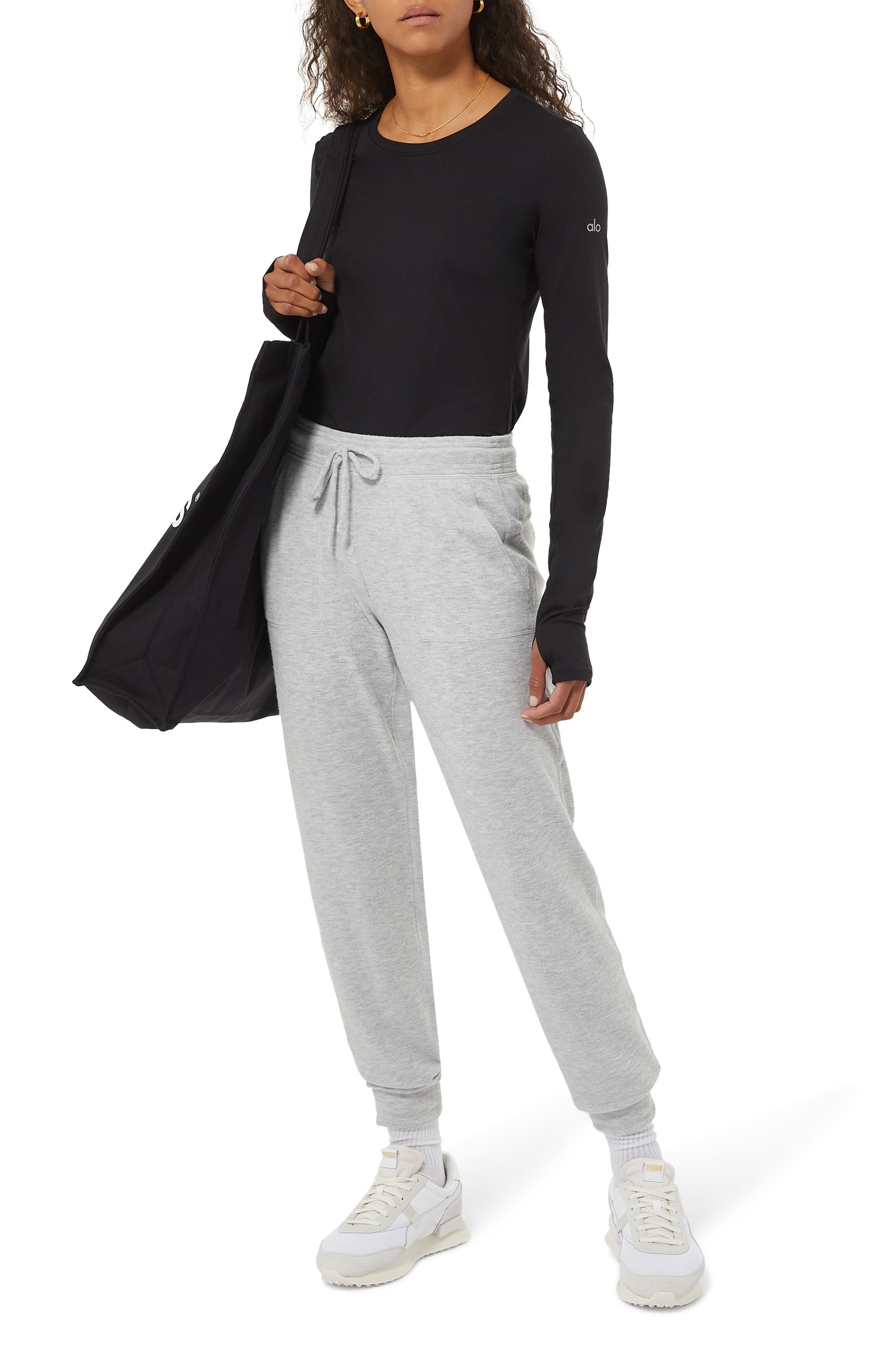 بلوزة فينيس بأكمام طويلة