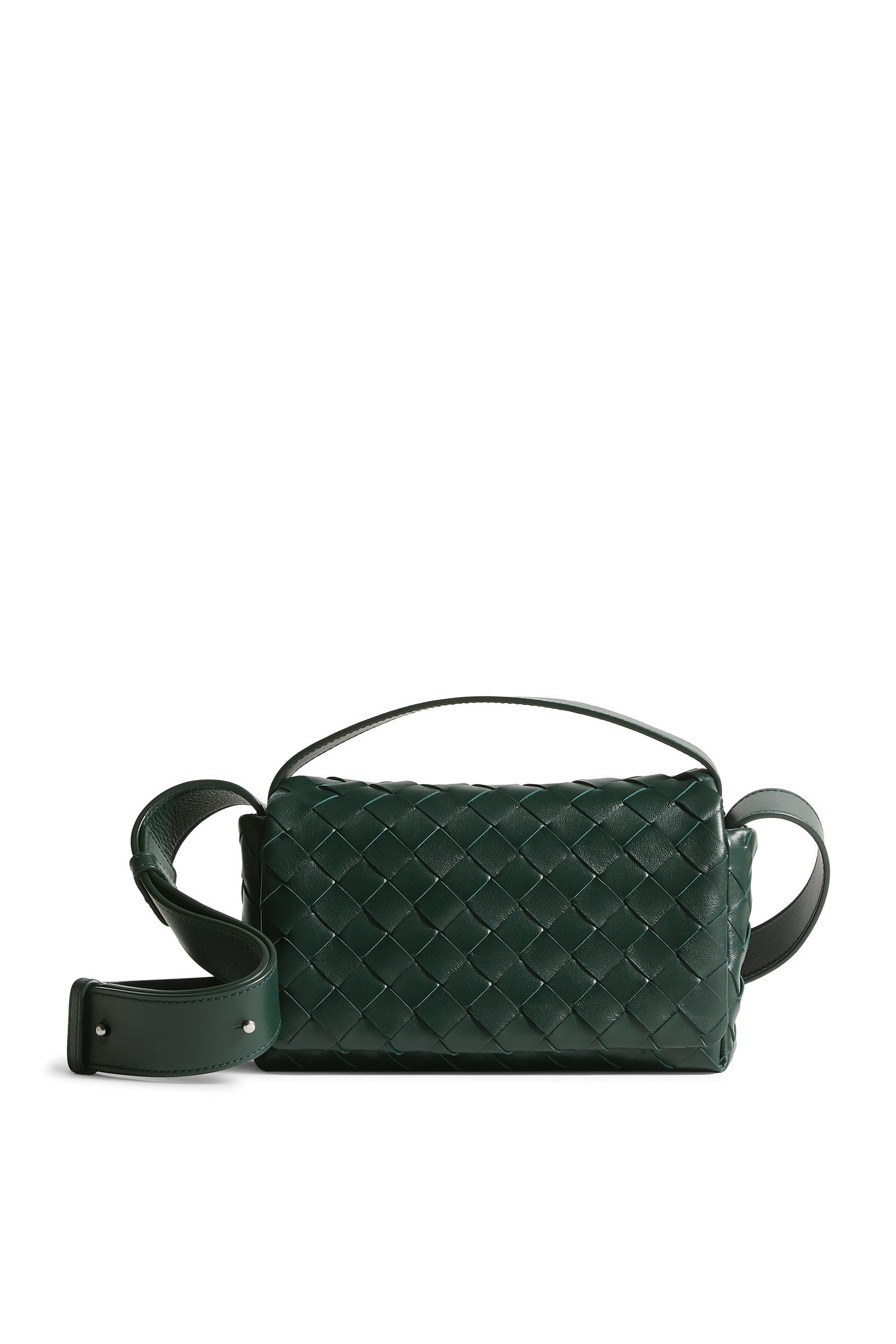 حقيبة صغيرة بغطاء قلاب بتصميم مجدول