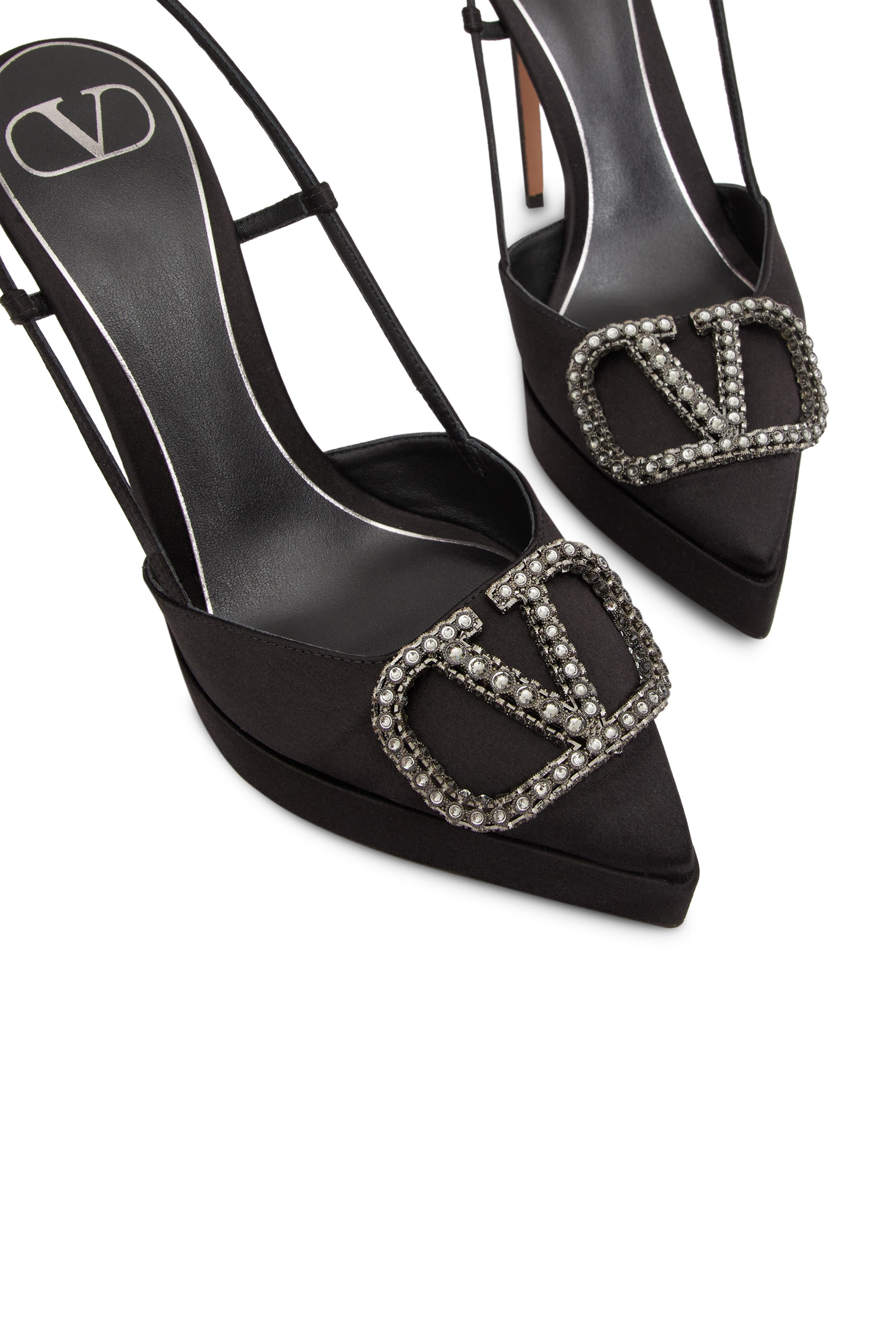 حذاء كلاسيك فالنتينو جارافاني بكعب 120مم وشعارV ساتان وحزام خلفي ونعل سميك