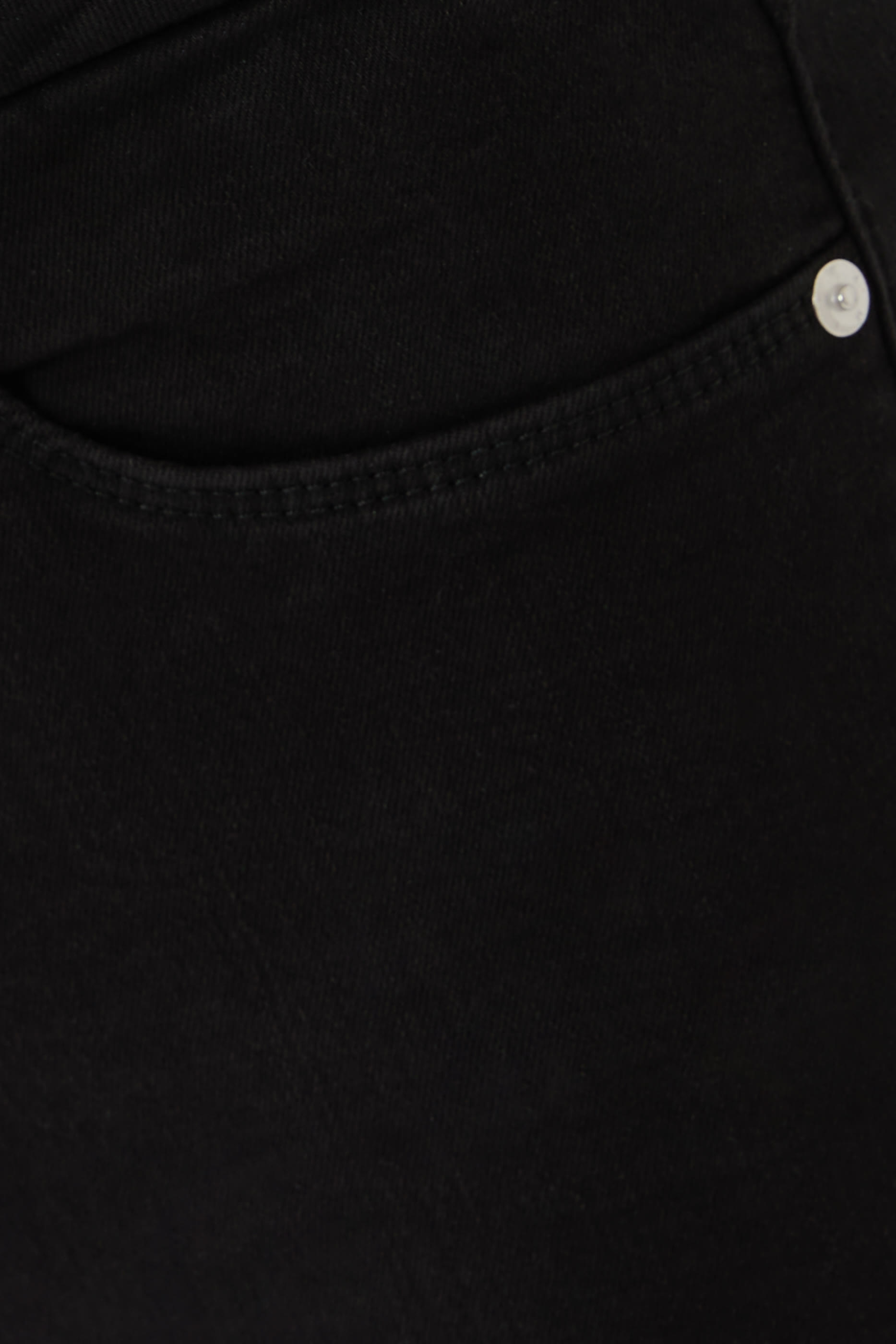 بنطال قصير بحافة واسعة