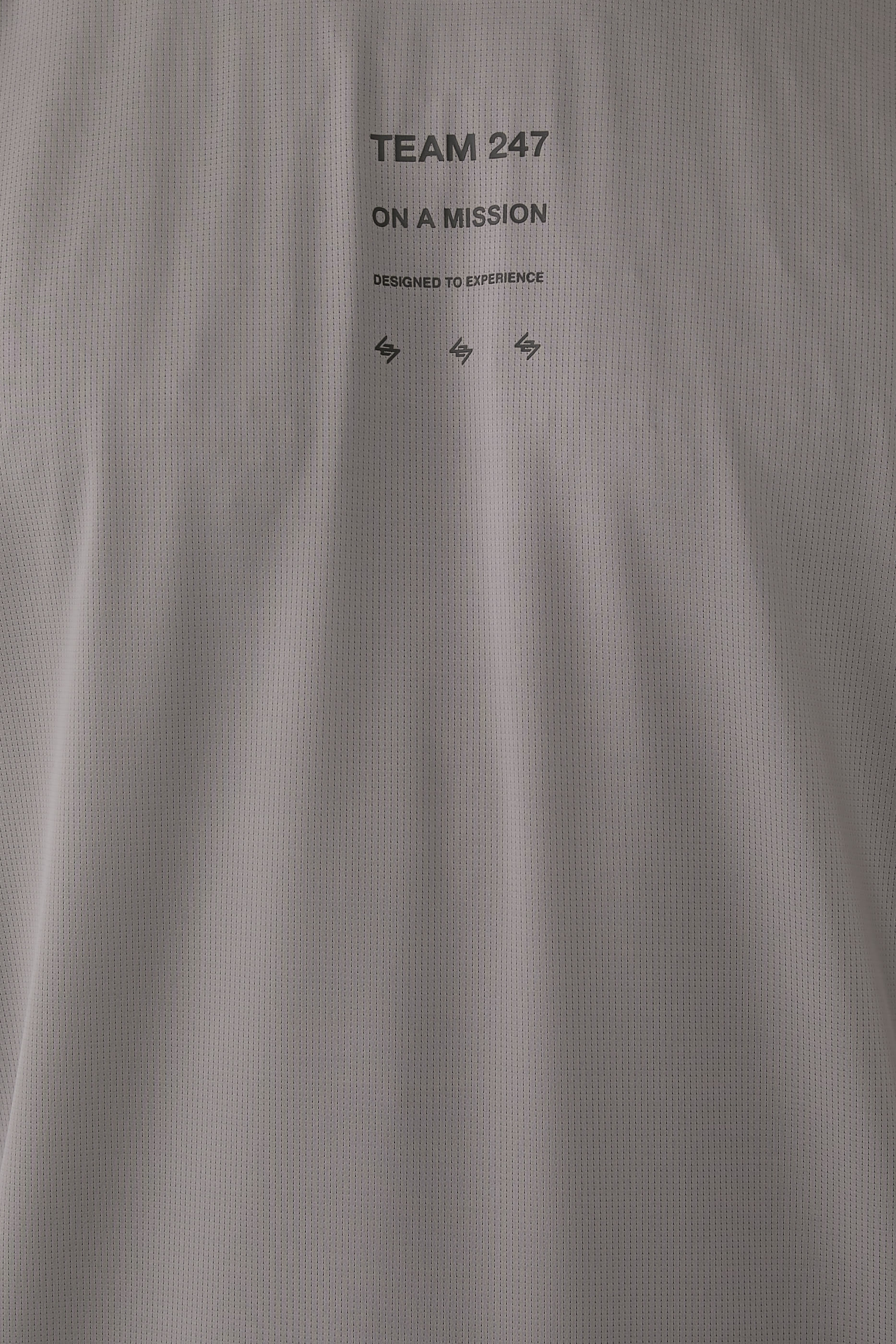 بلوزة ترايل 247 بلا أكمام 