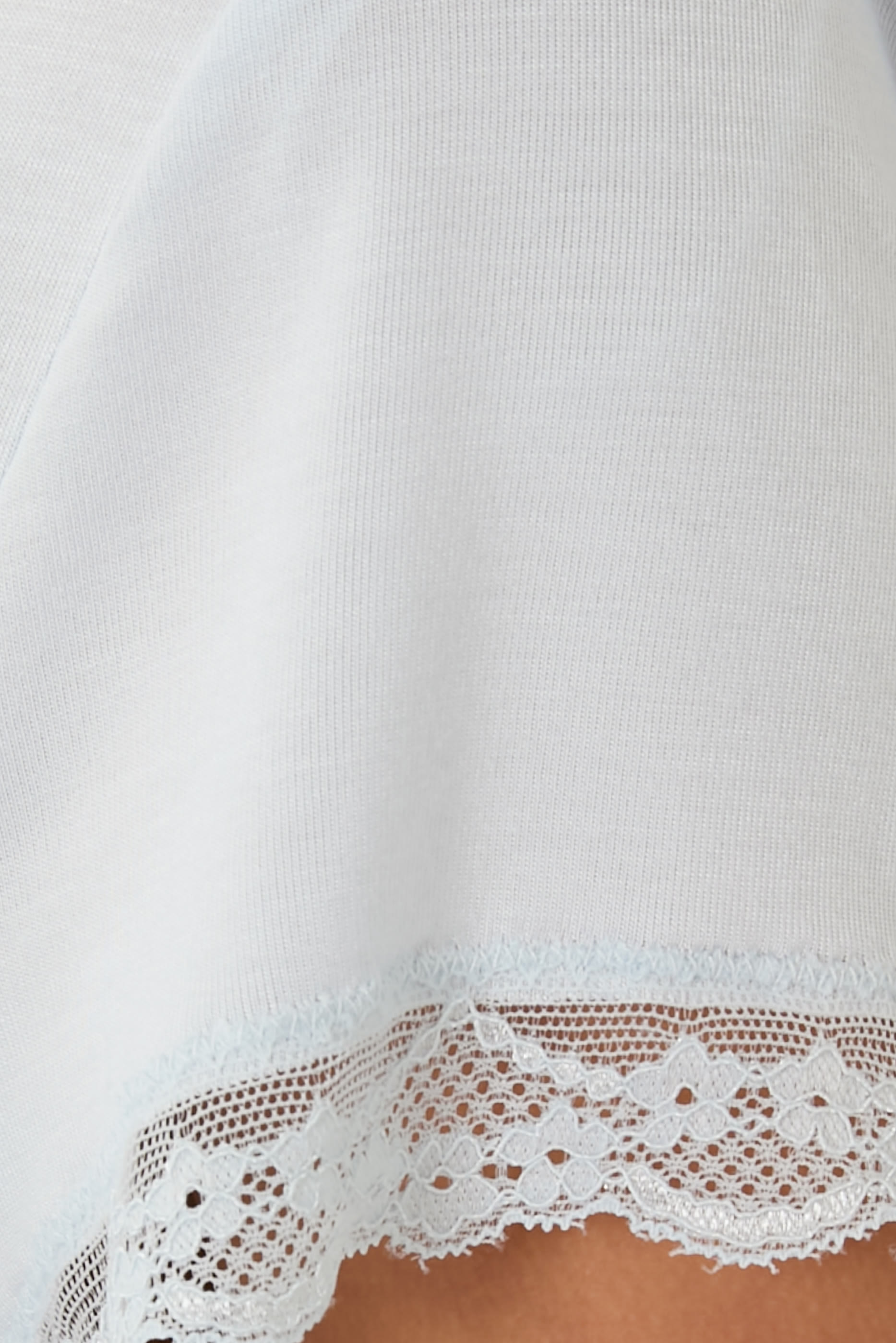 طقم بيجامة جيرسيه بياقة V وحواف دانتيل