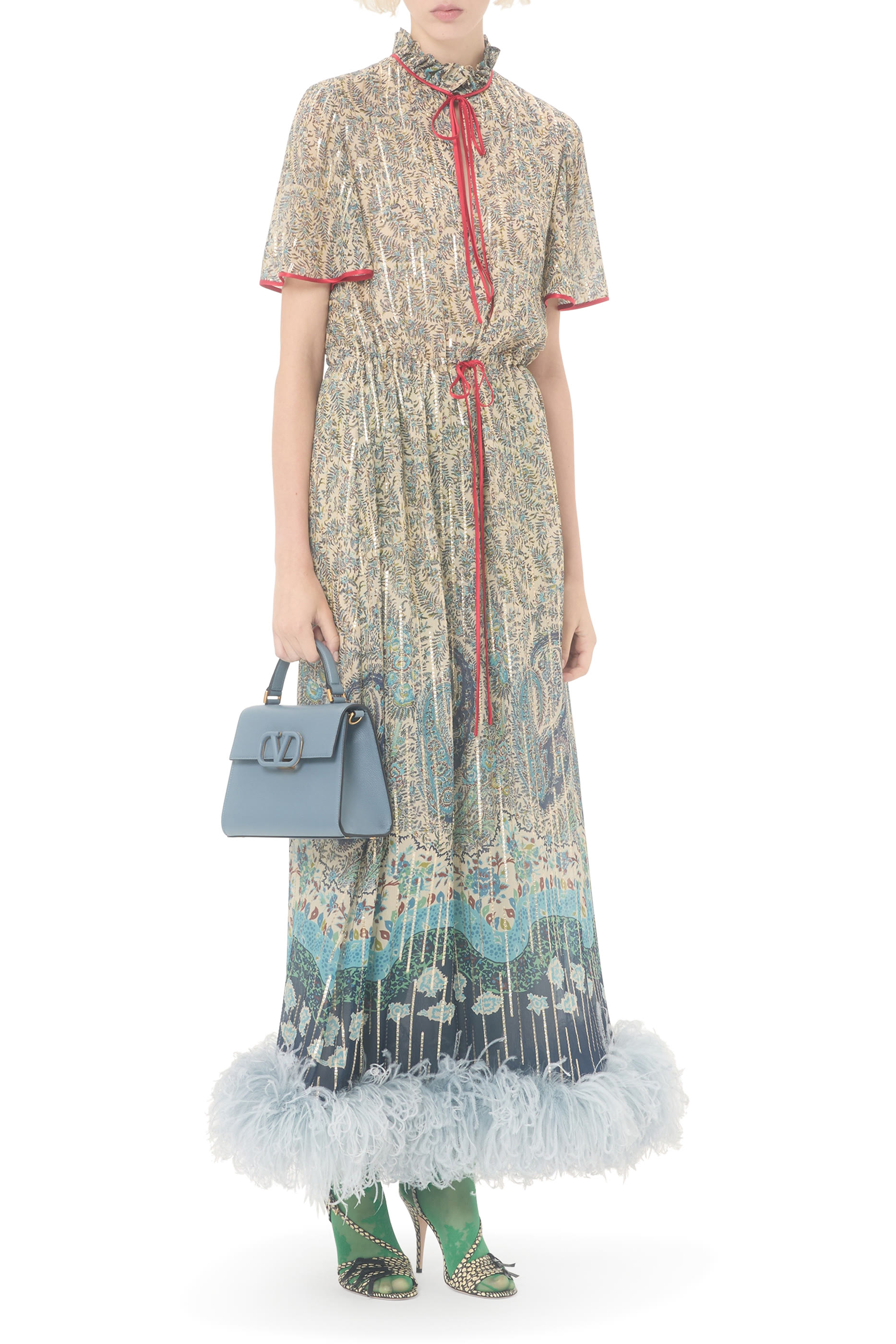 حقيبة يد  بتصميم ظرف بشعار حرف V جلد عجل بارز الملمس