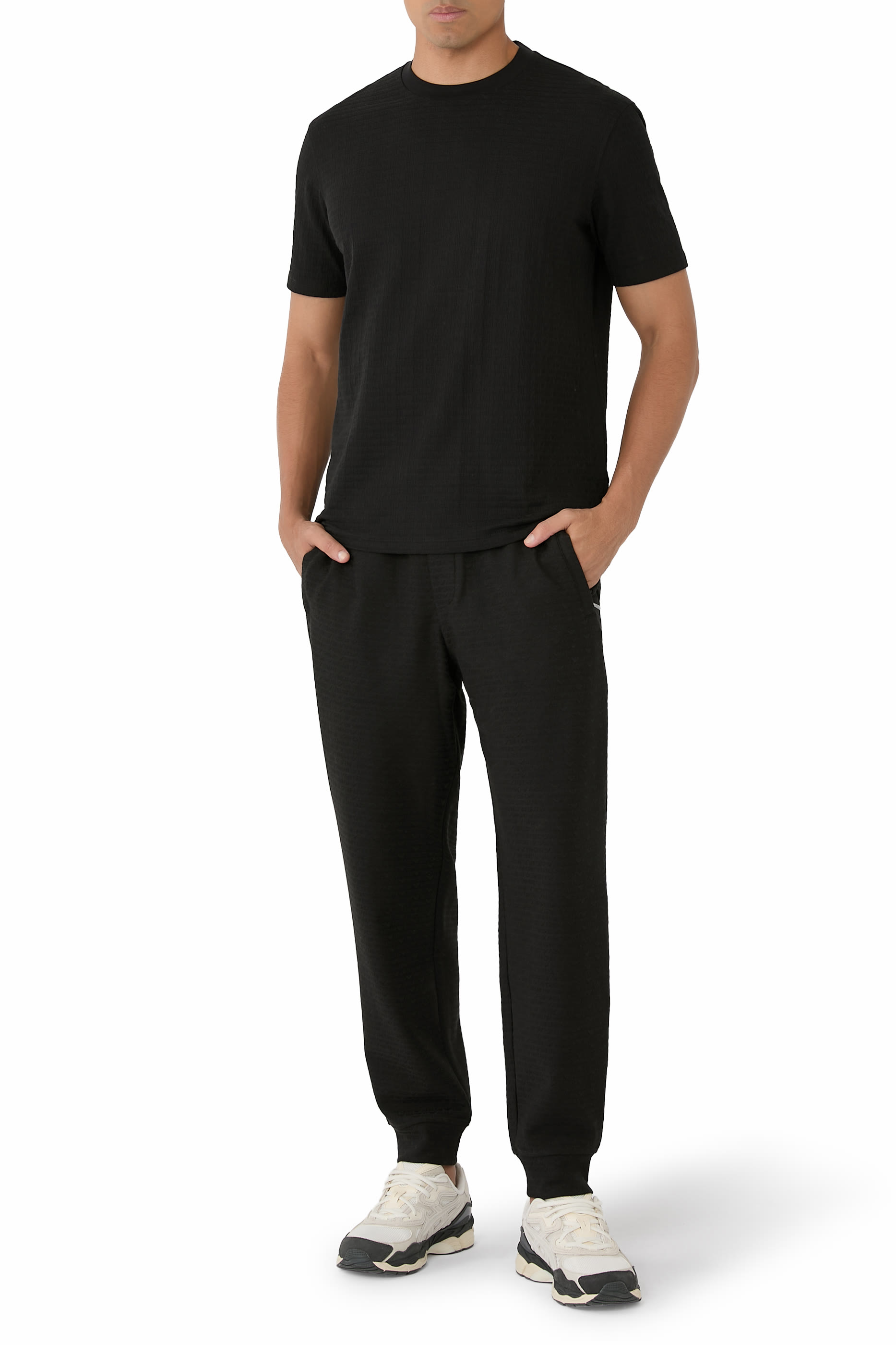 تيشيرت بنقشة شعار الماركة بحجم صغير