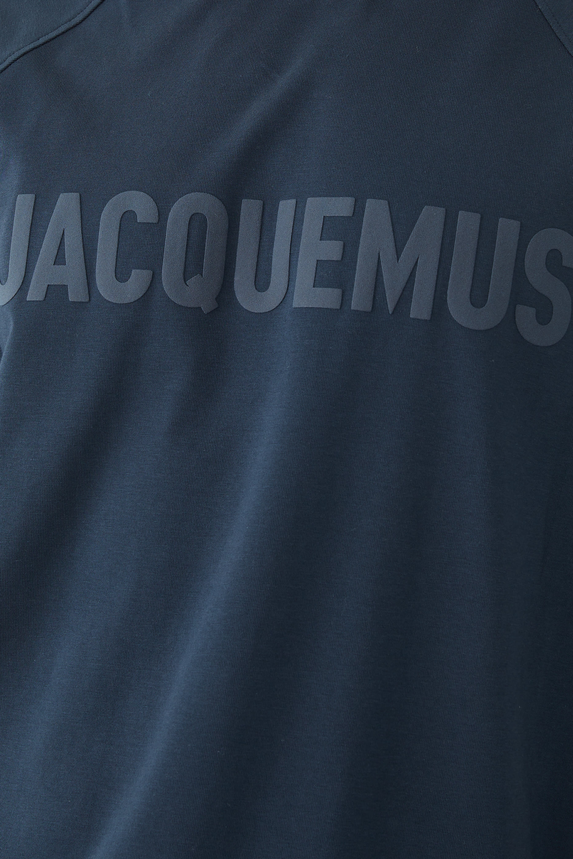 تيشيرت بشعار الماركة