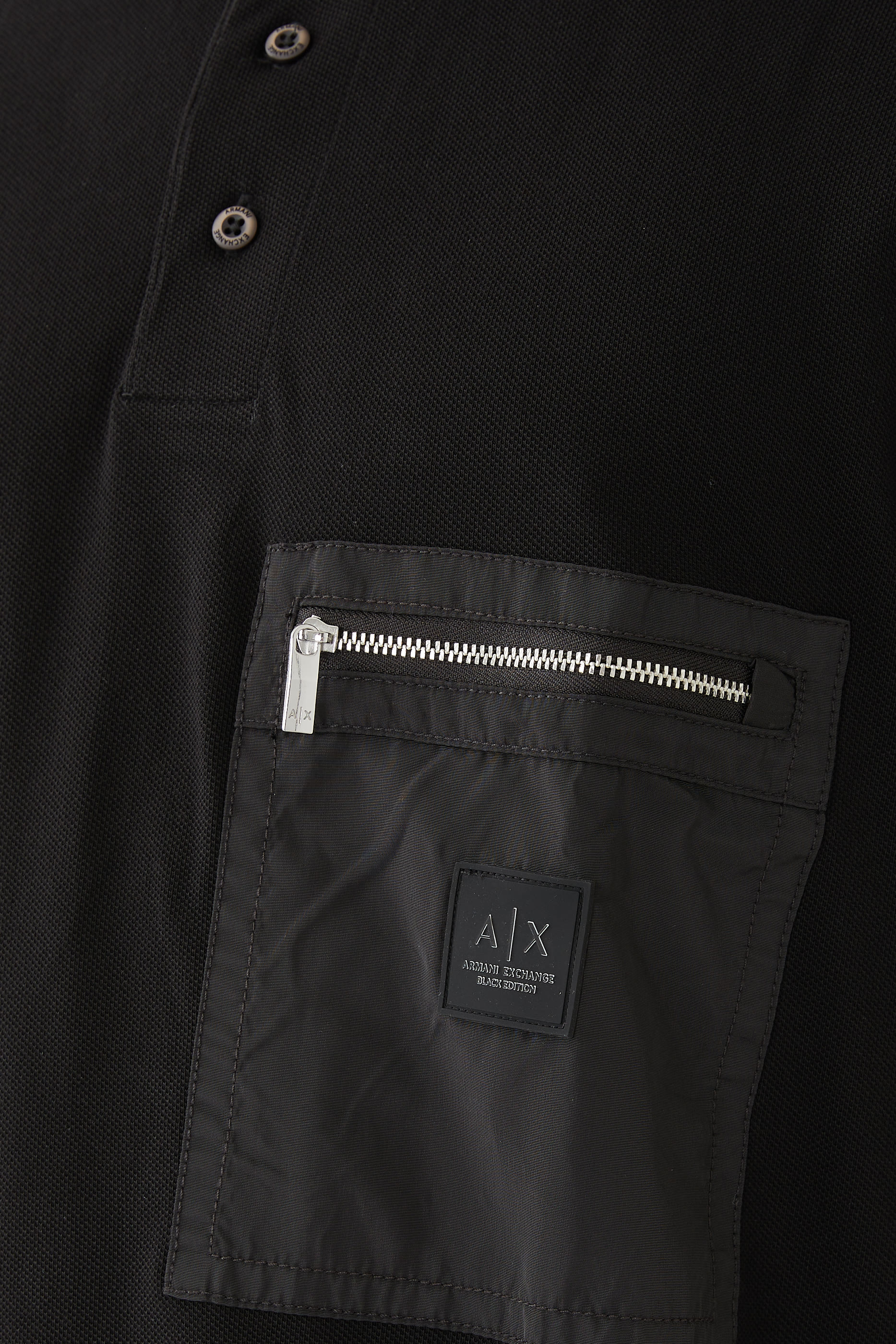 قميص بولو بإصدار أسود