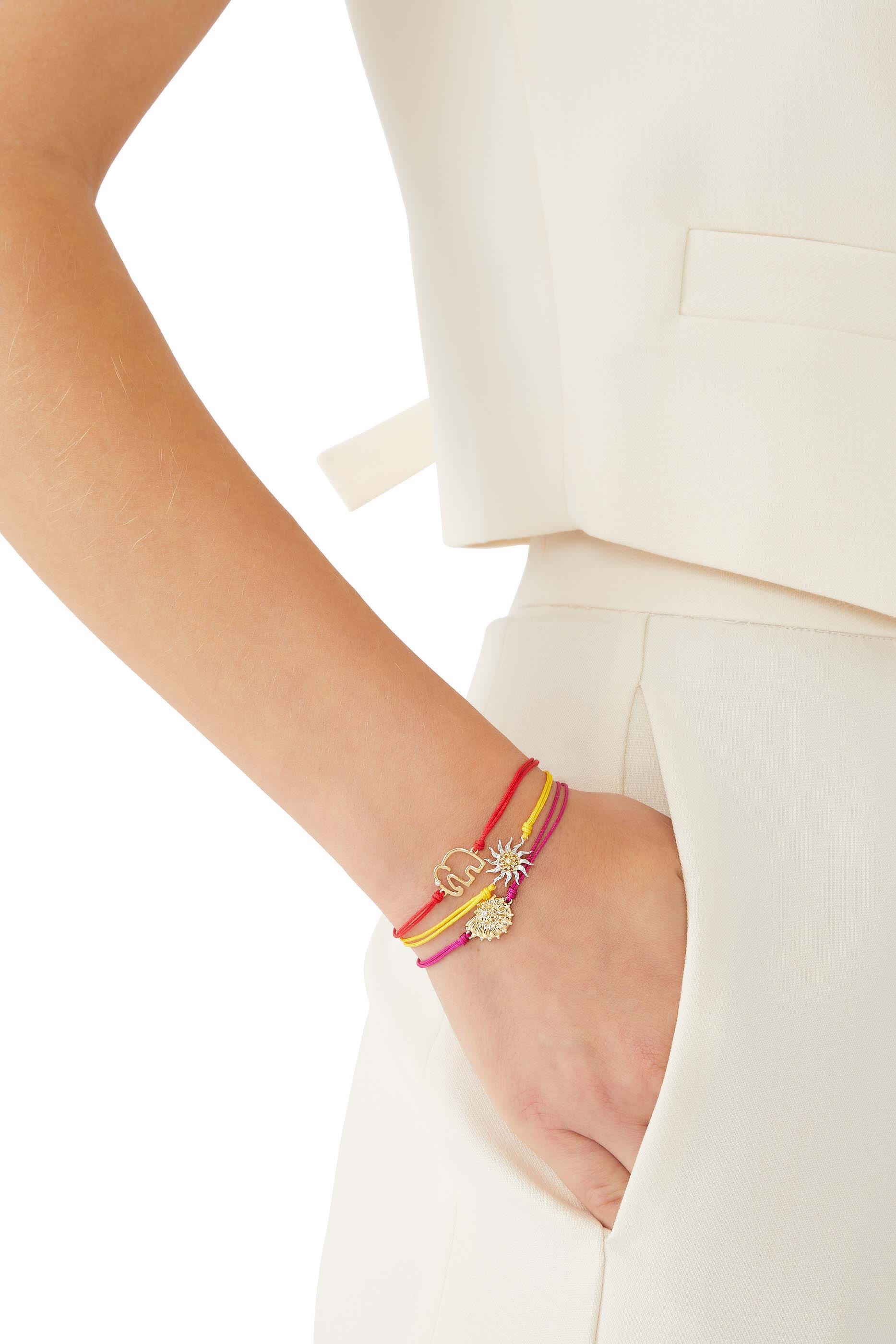 سوار بخيط وحلية بتصميم شمس مرصعة بالماس والسترين ذهب أبيض عيار 9 وذهب أصفر