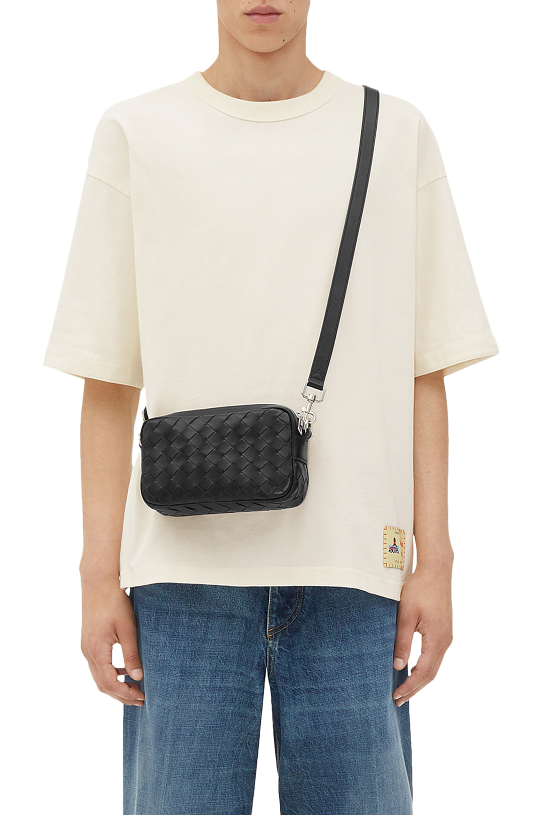 حقيبة كاميرا صغيرة بتصميم مجدول