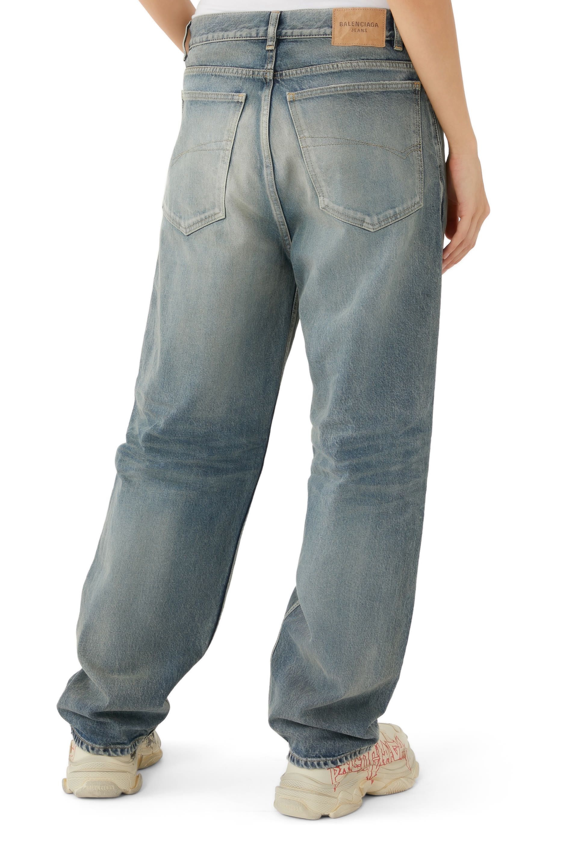 بنطال جينز بقصة فضفاضة للجنسين