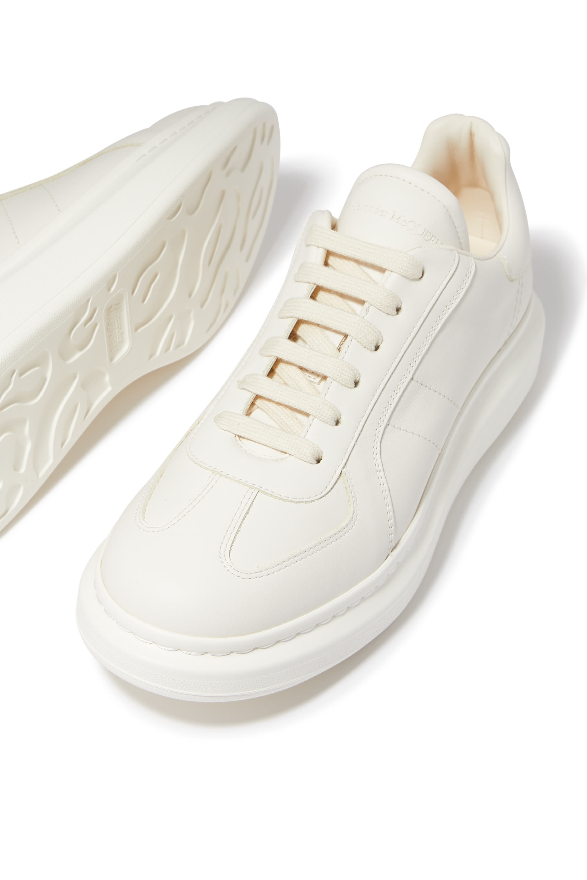 سنيكرز ريترو بنعل سميك