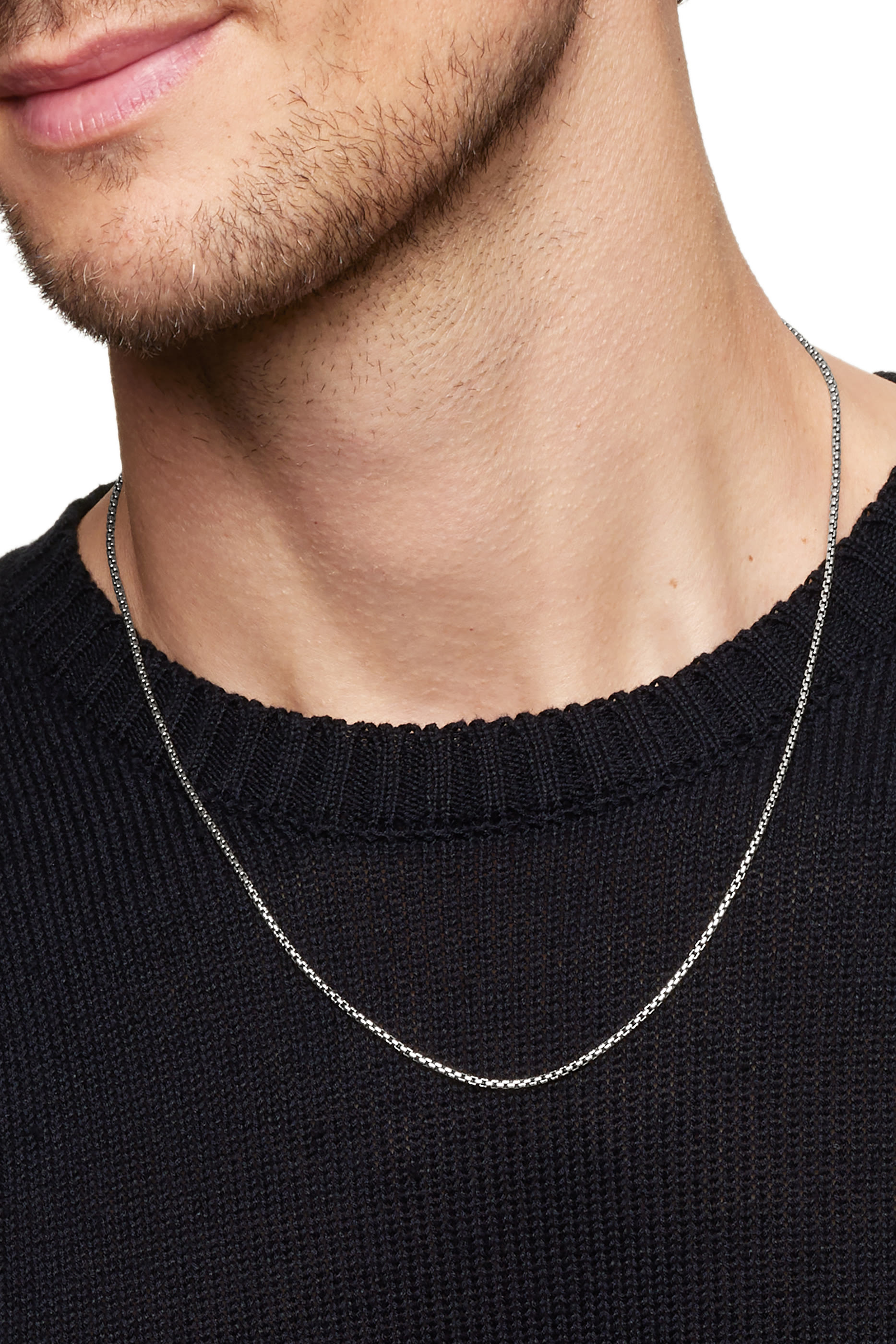 قلادة بحلقات مربعة، فضة استرلينية