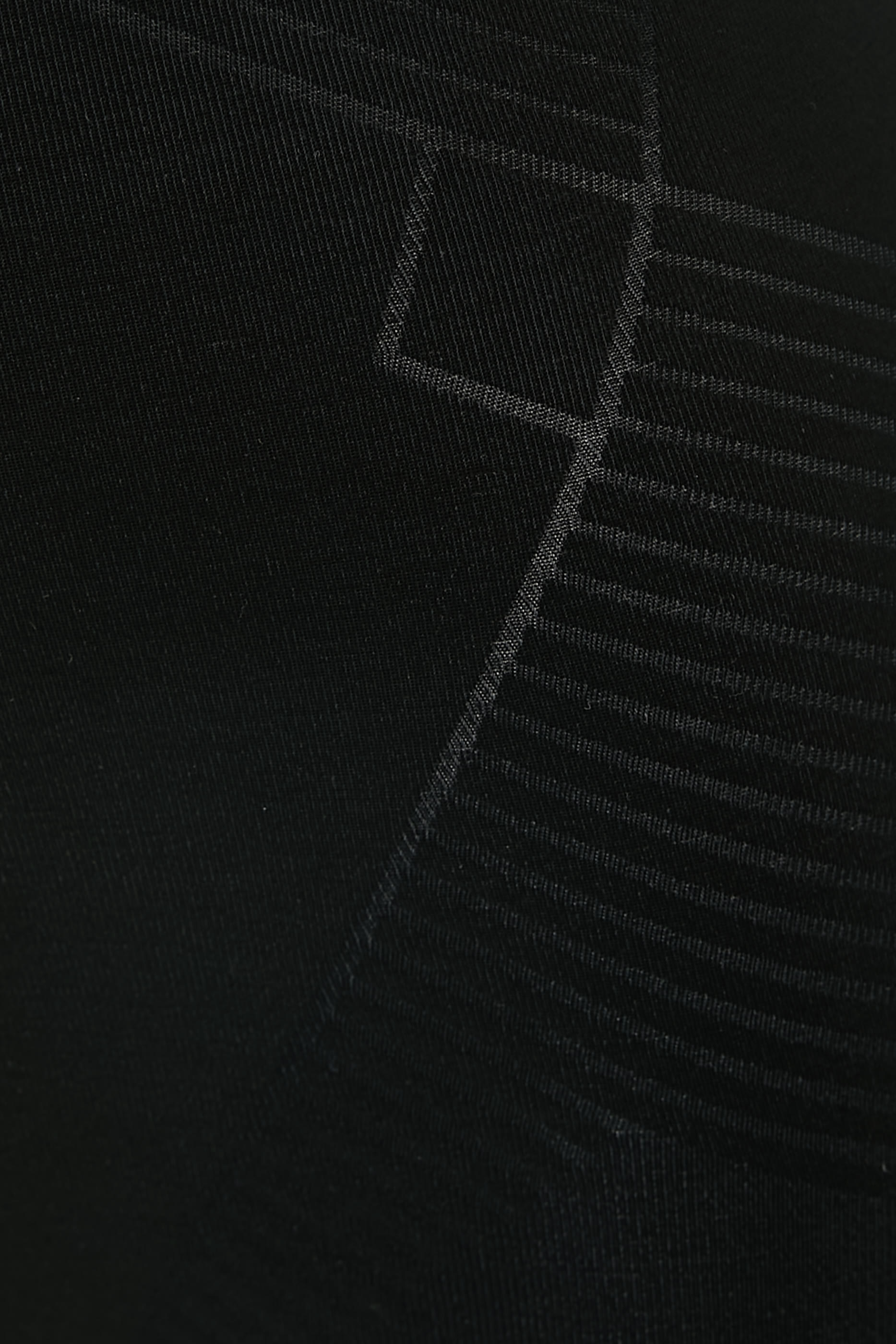 شورت بخصر مرتفع وقصة منتصف الفخذ