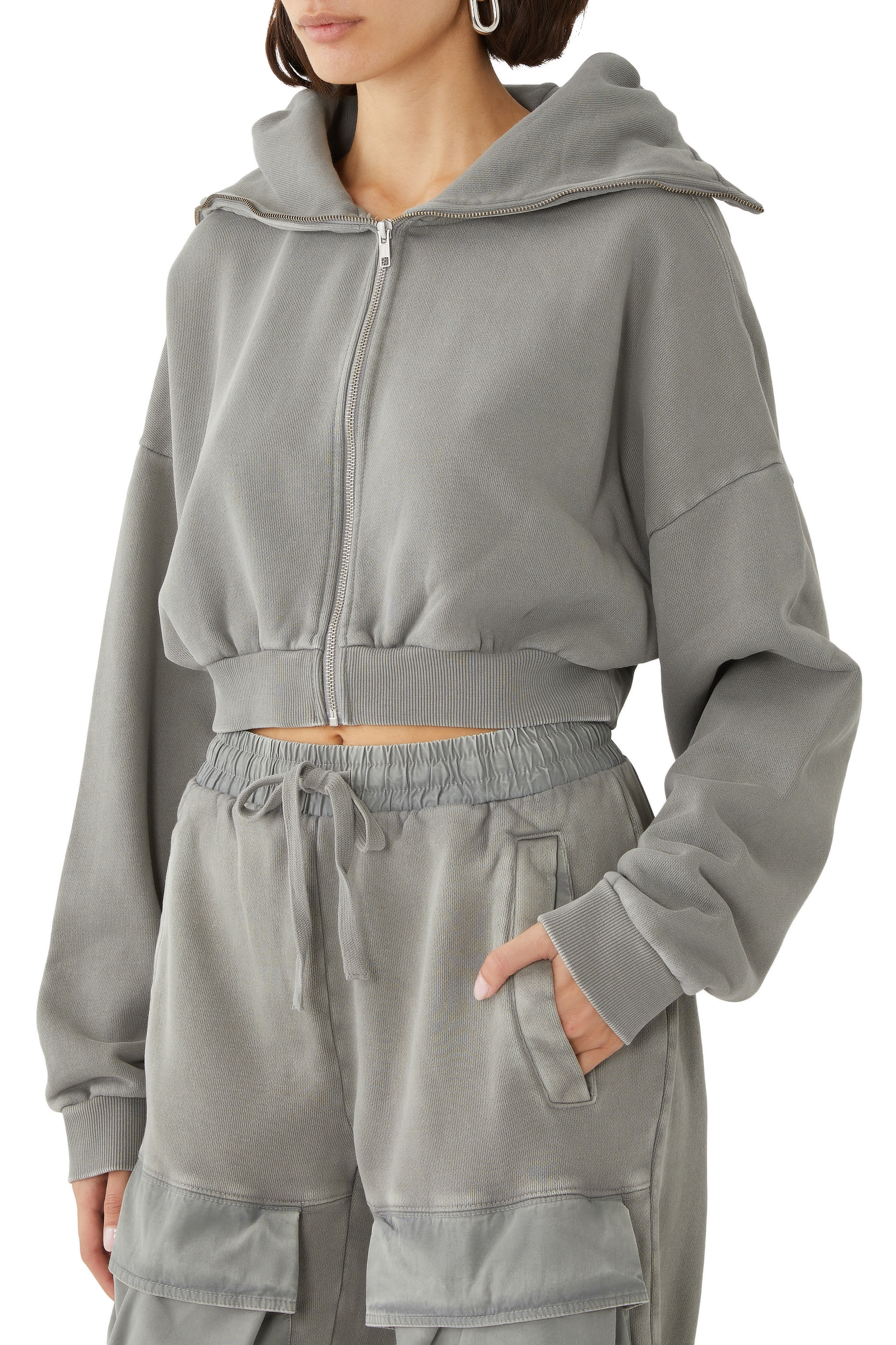 سويت شيرت قصير بسحاب