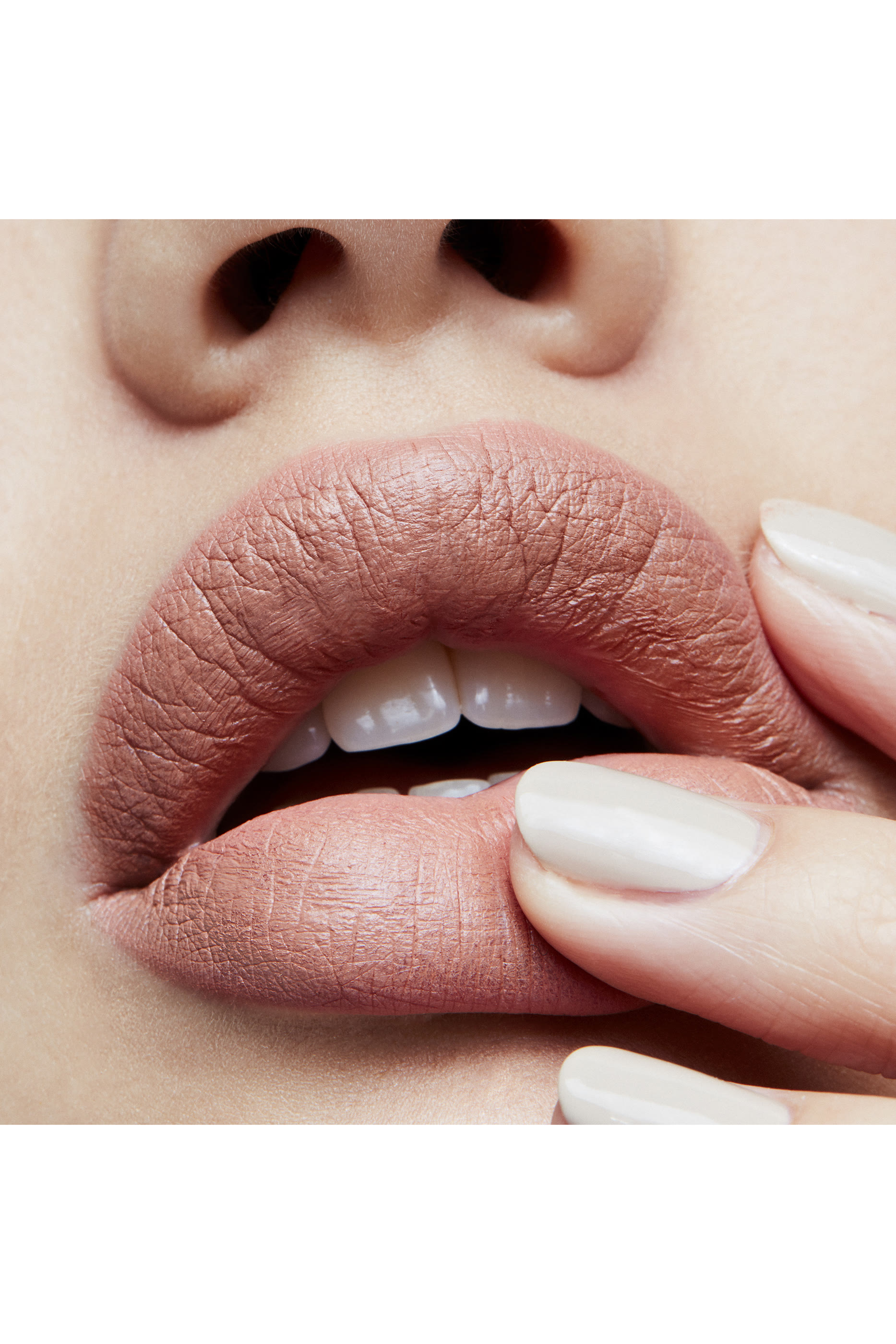 أحمر شفاه غير لامع