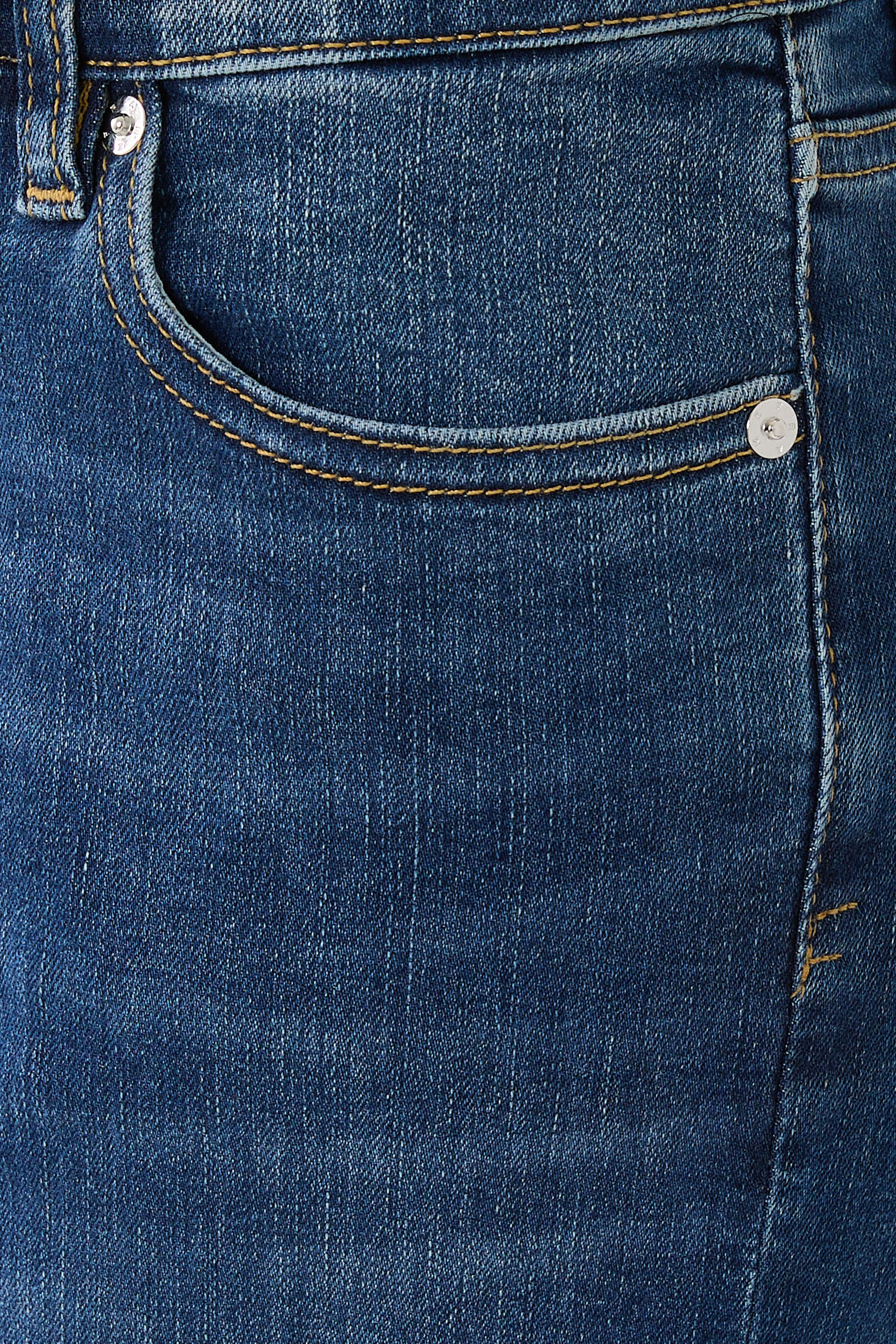 بنطال جينز لو سليك بقصة ساق مستقيمة