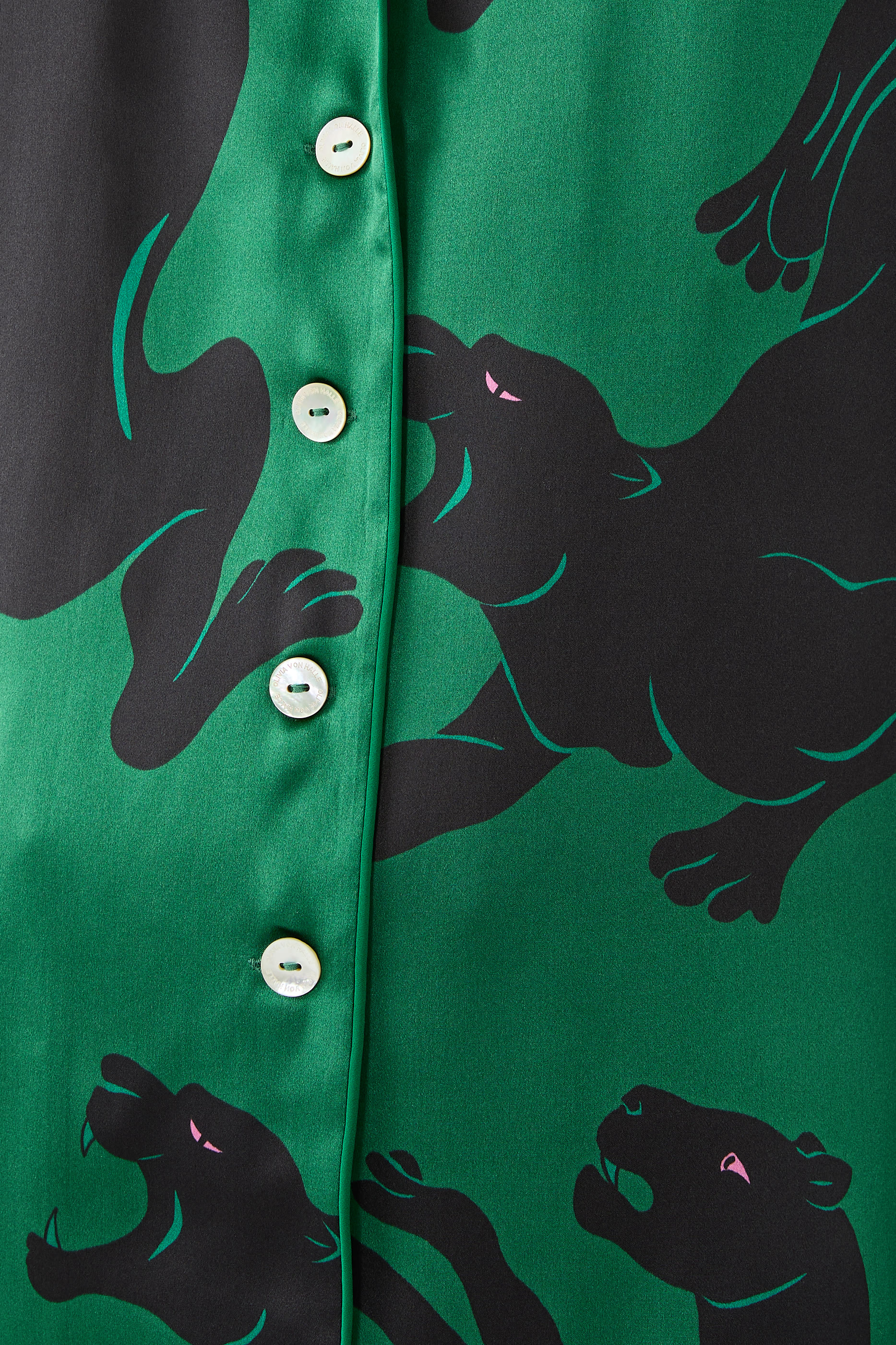 طقم بيجاما ليلي  بنقشة فهود