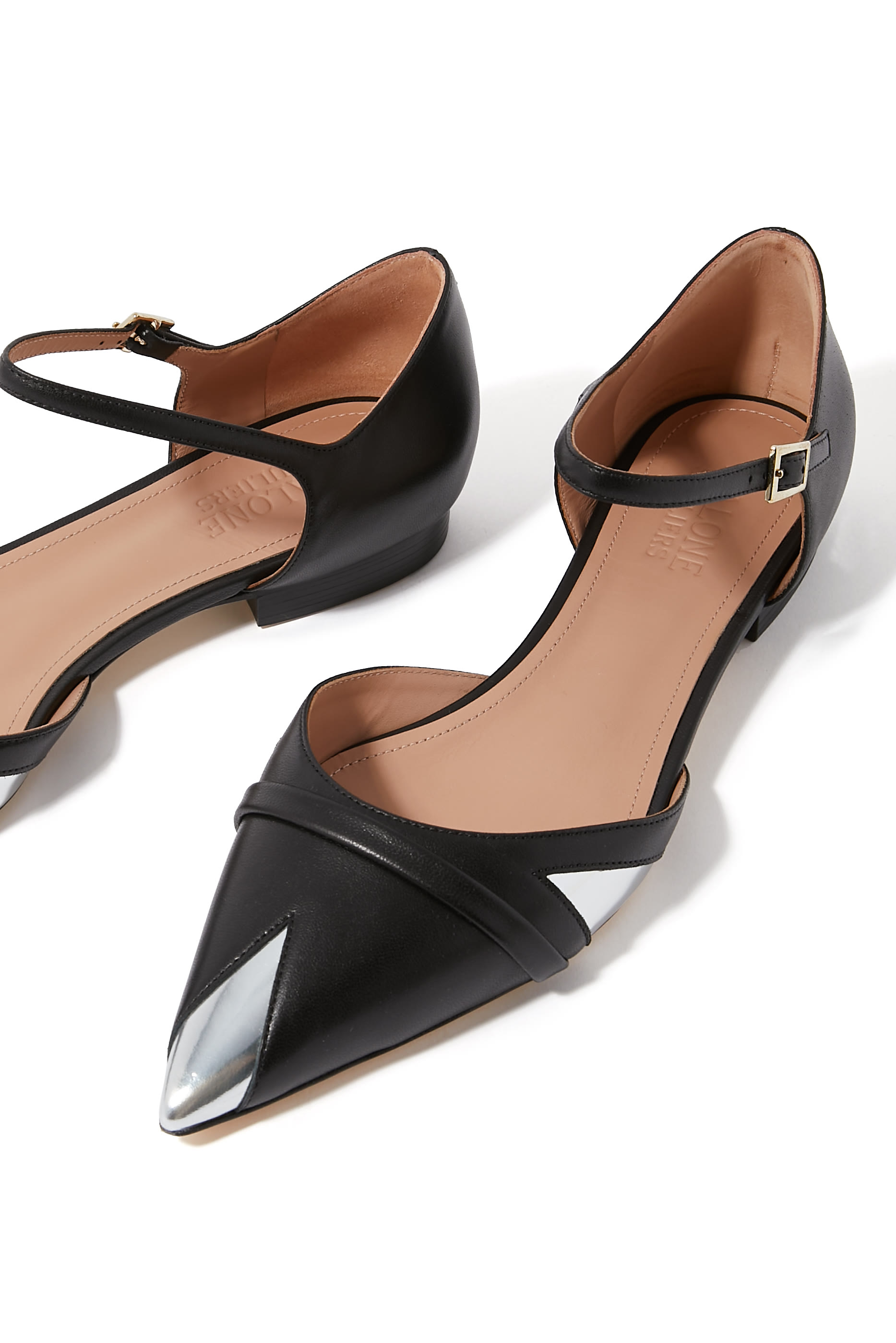 صندل أولا بكعب مسطح