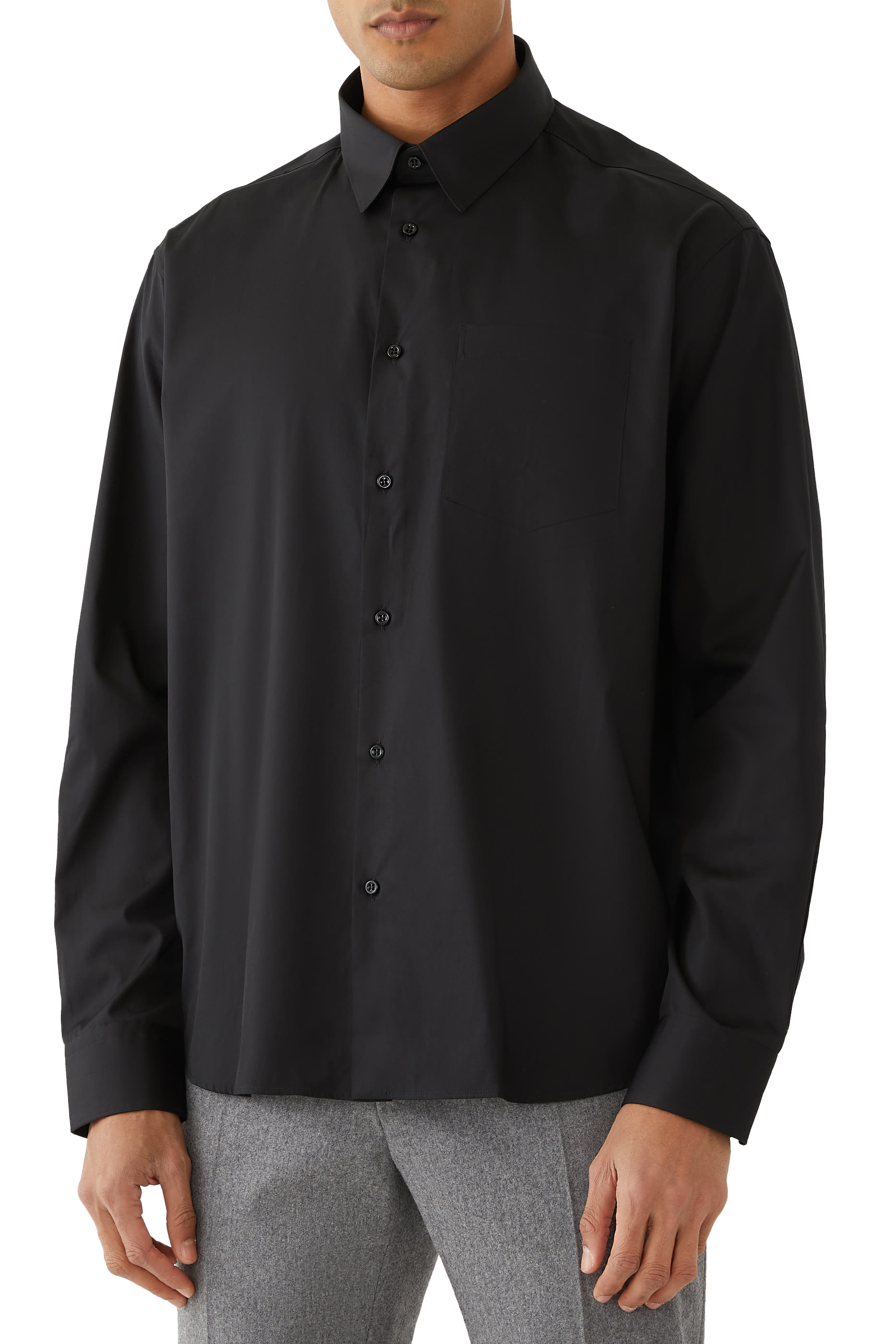 قميص بأكمام طويلة وقصة فضفاضة