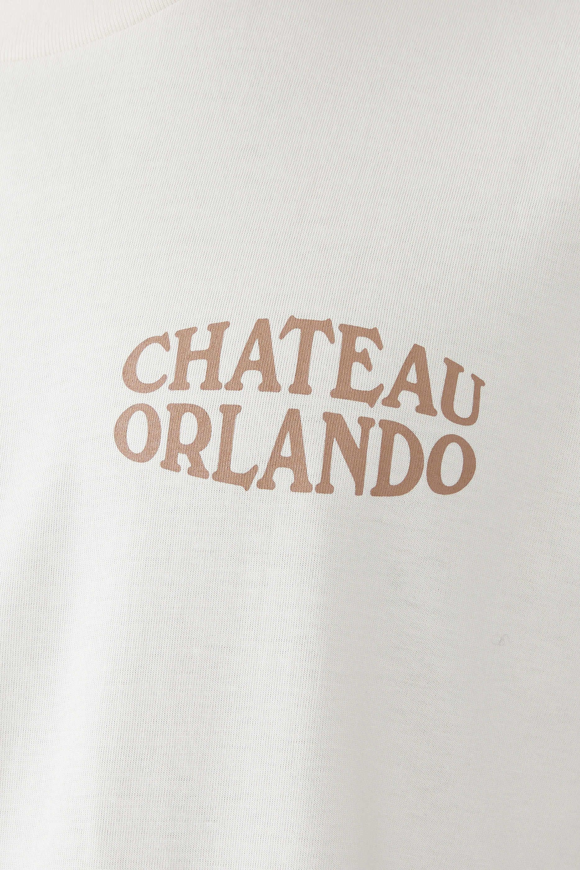 تيشيرت بشعار الماركة كلاسيكي