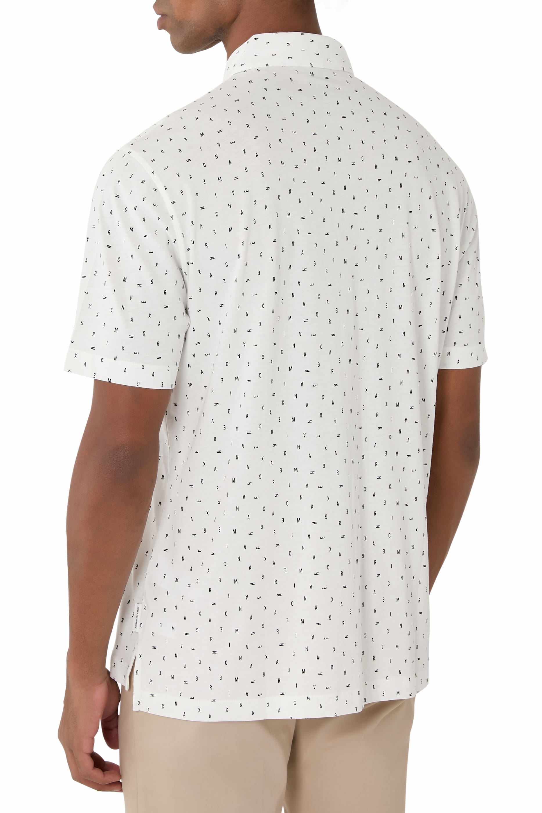 قميص بولو مزين بحروف