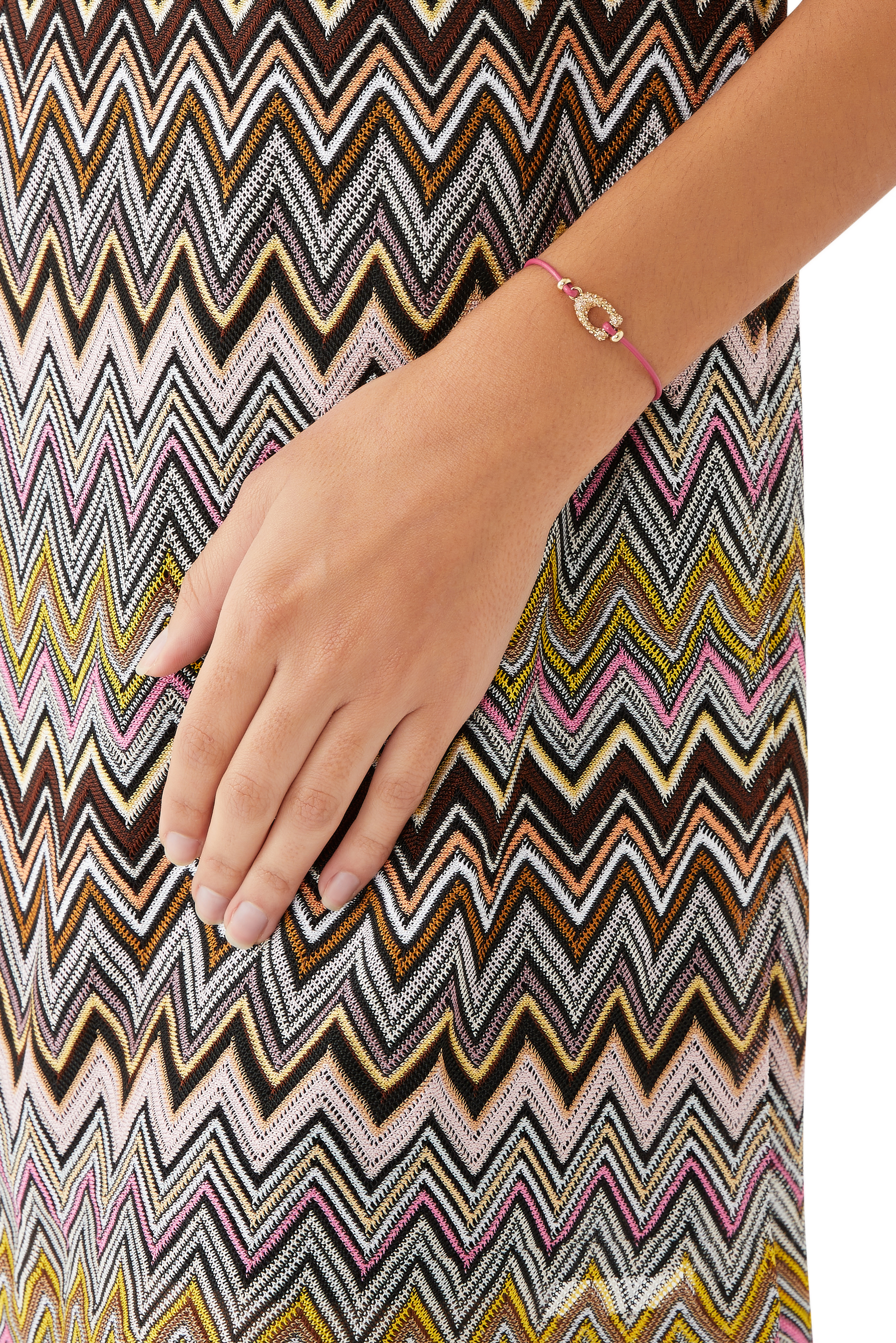 سوار جلد بقفل منزلق وحلية مرصعة بأحجار بافيه